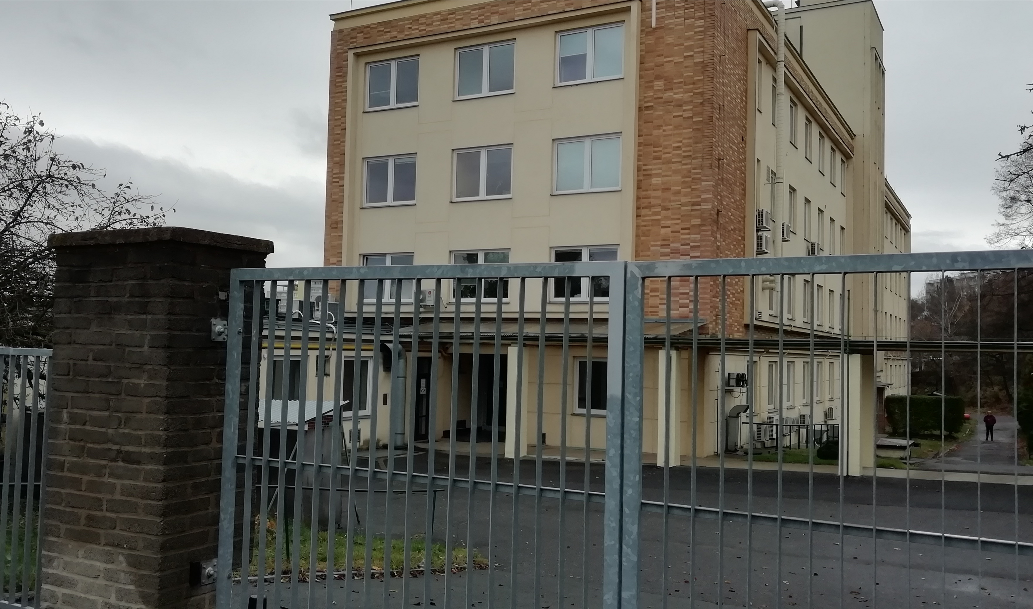 Ústav fotoniky a elektroniky AV ČR foto 4