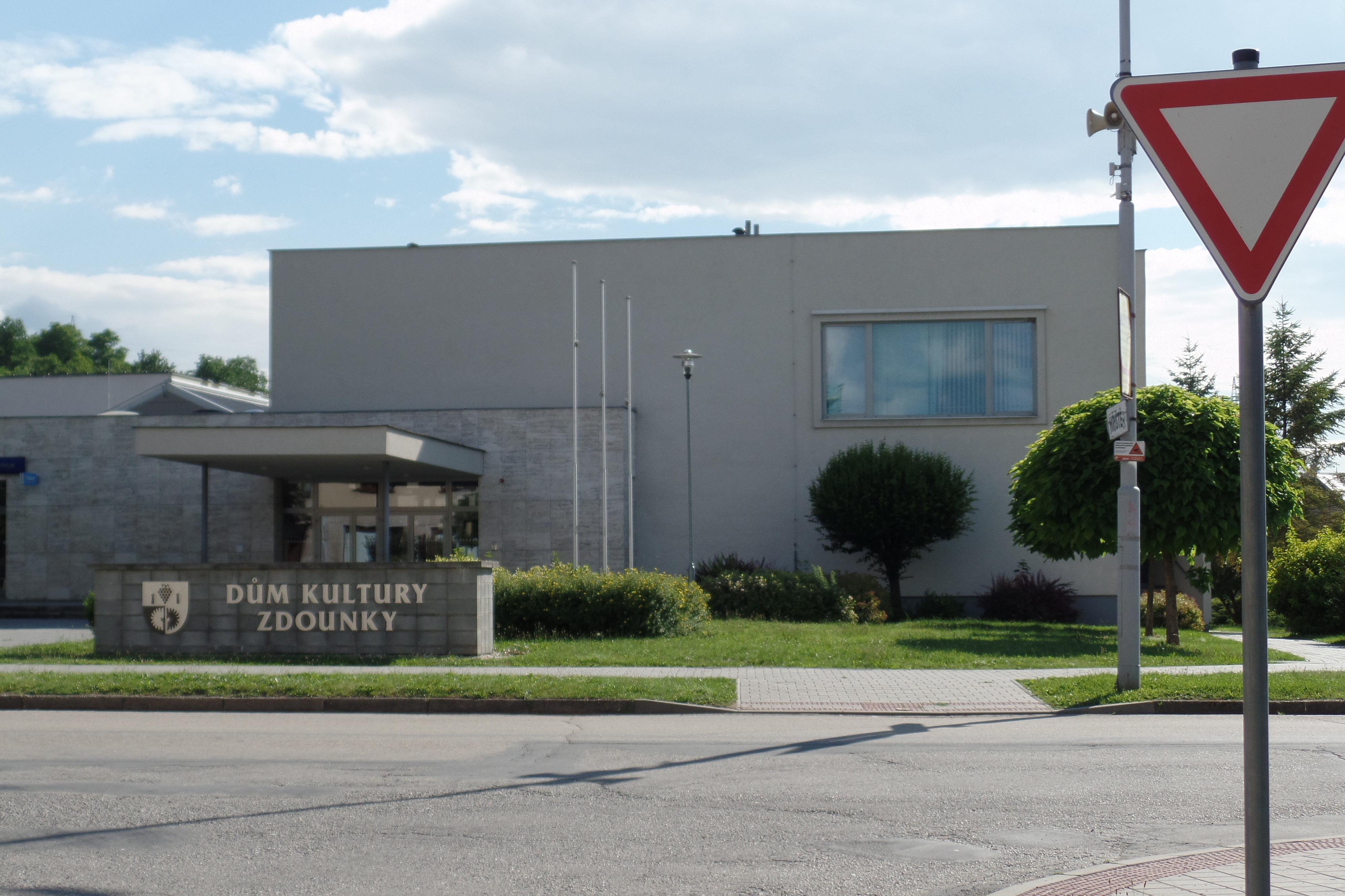 Místní knihovna Zdounky foto 2