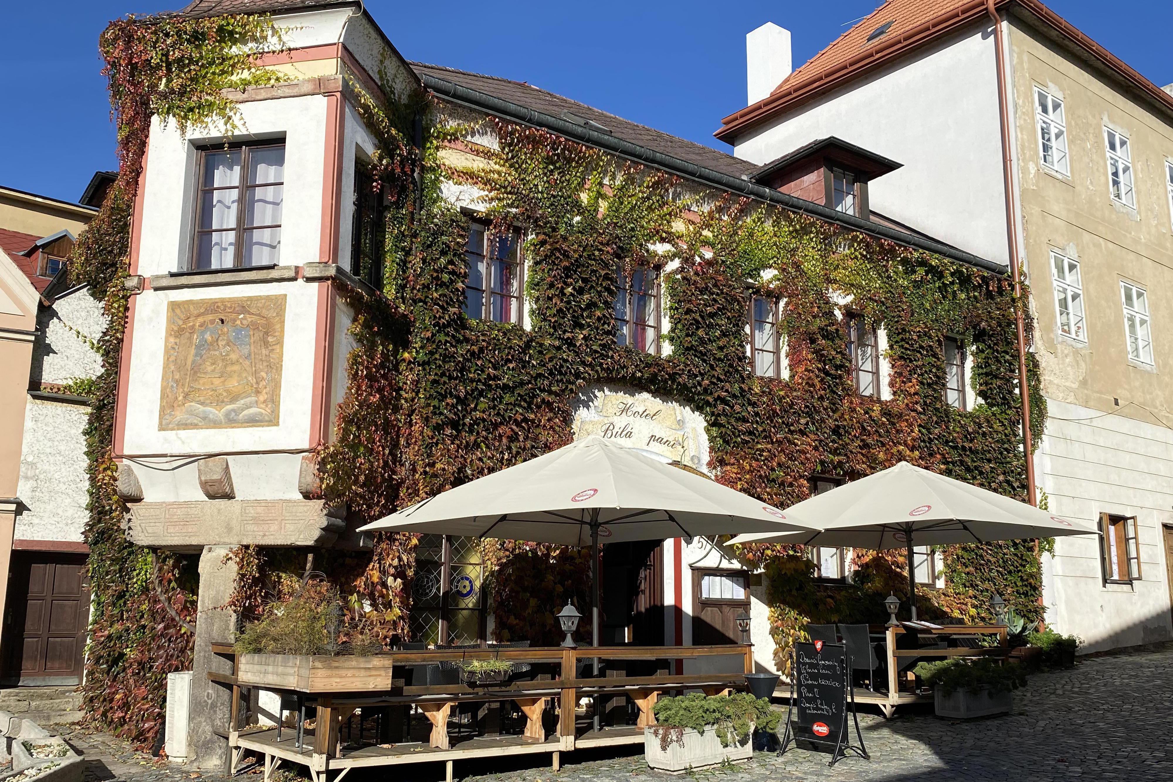 Restaurace a hotel Bílá paní