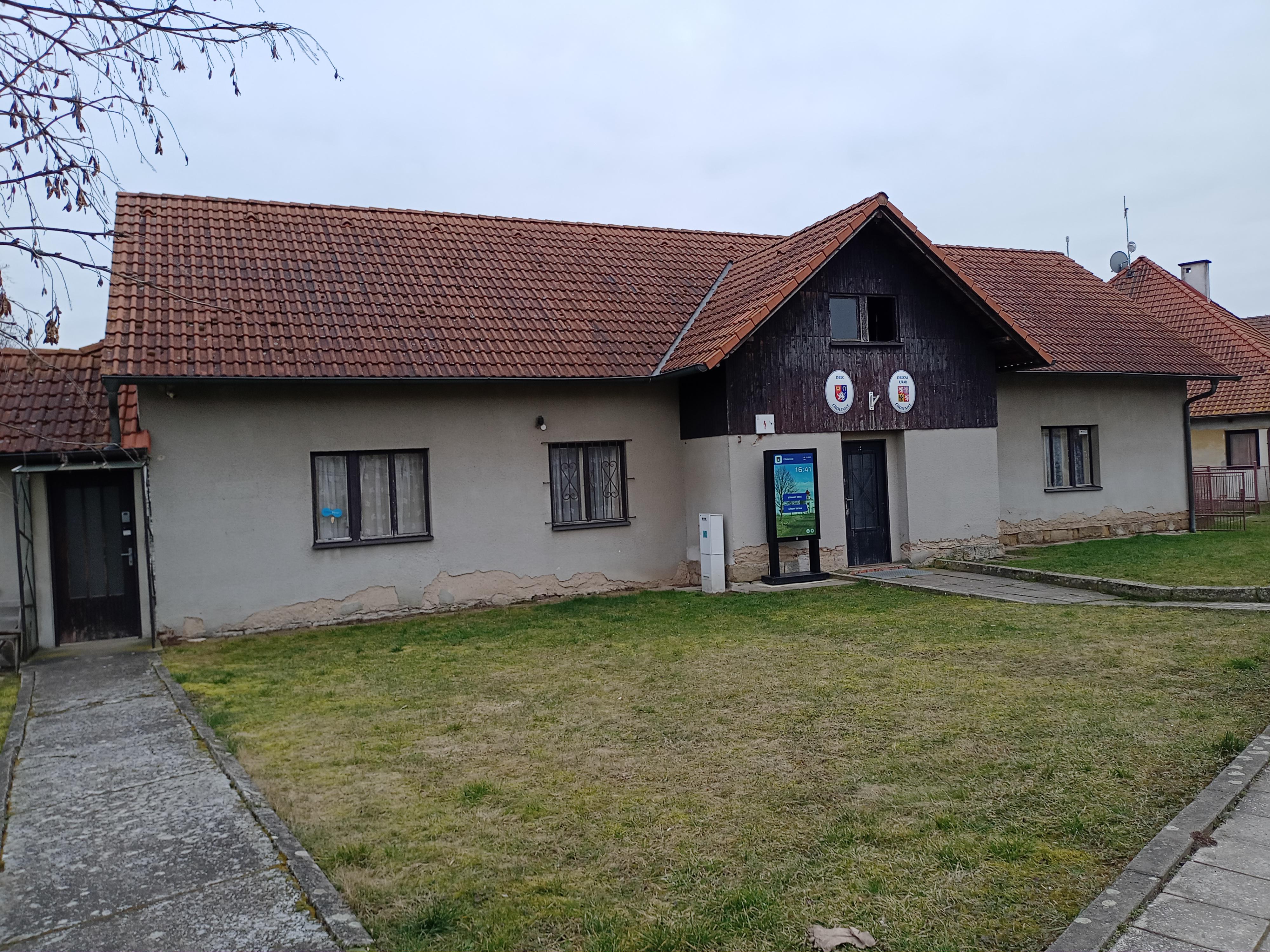 Cholenice - obecní úřad foto 3