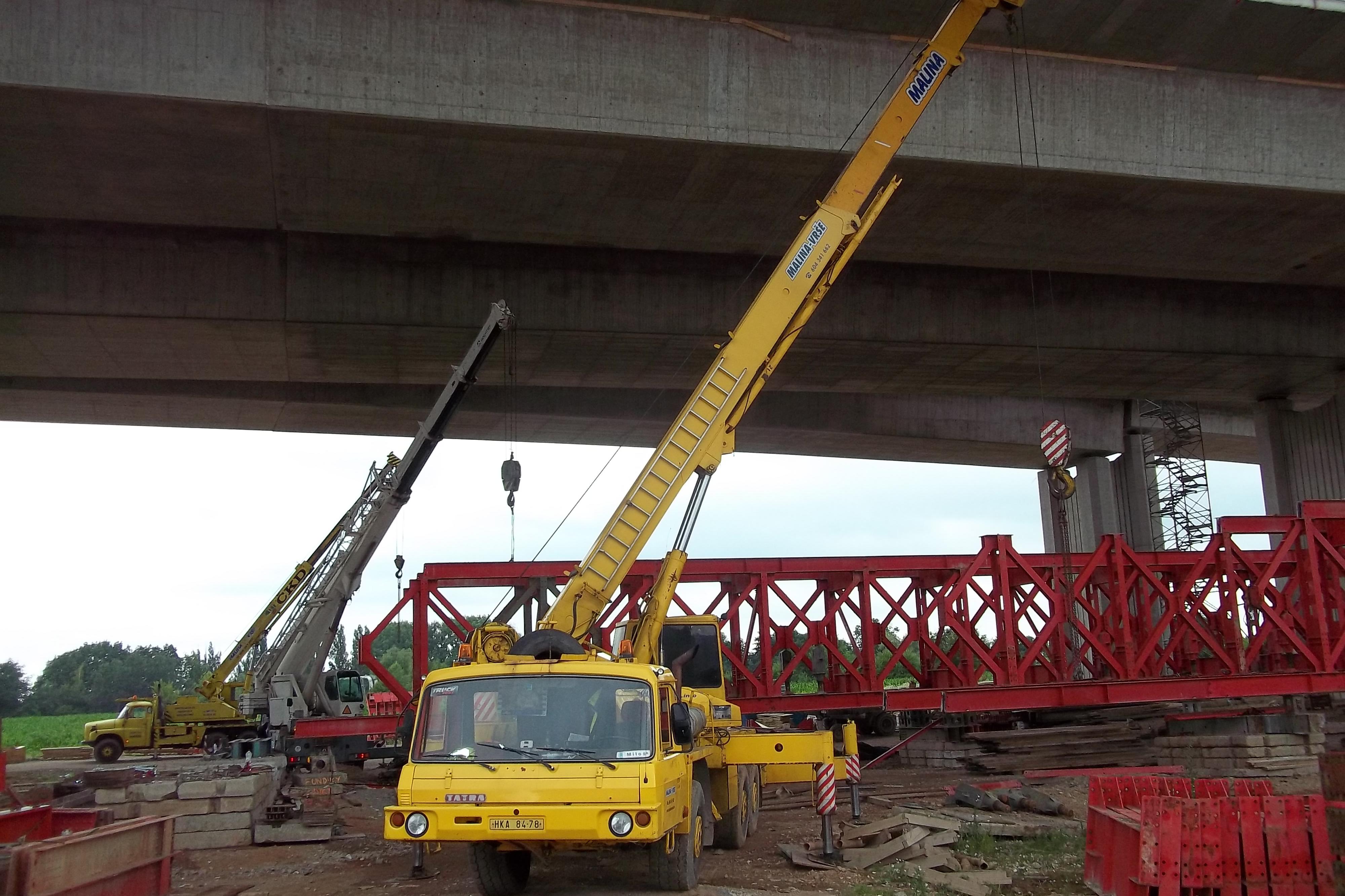 Servis autojeřábů / traktorů / tr.bagrů