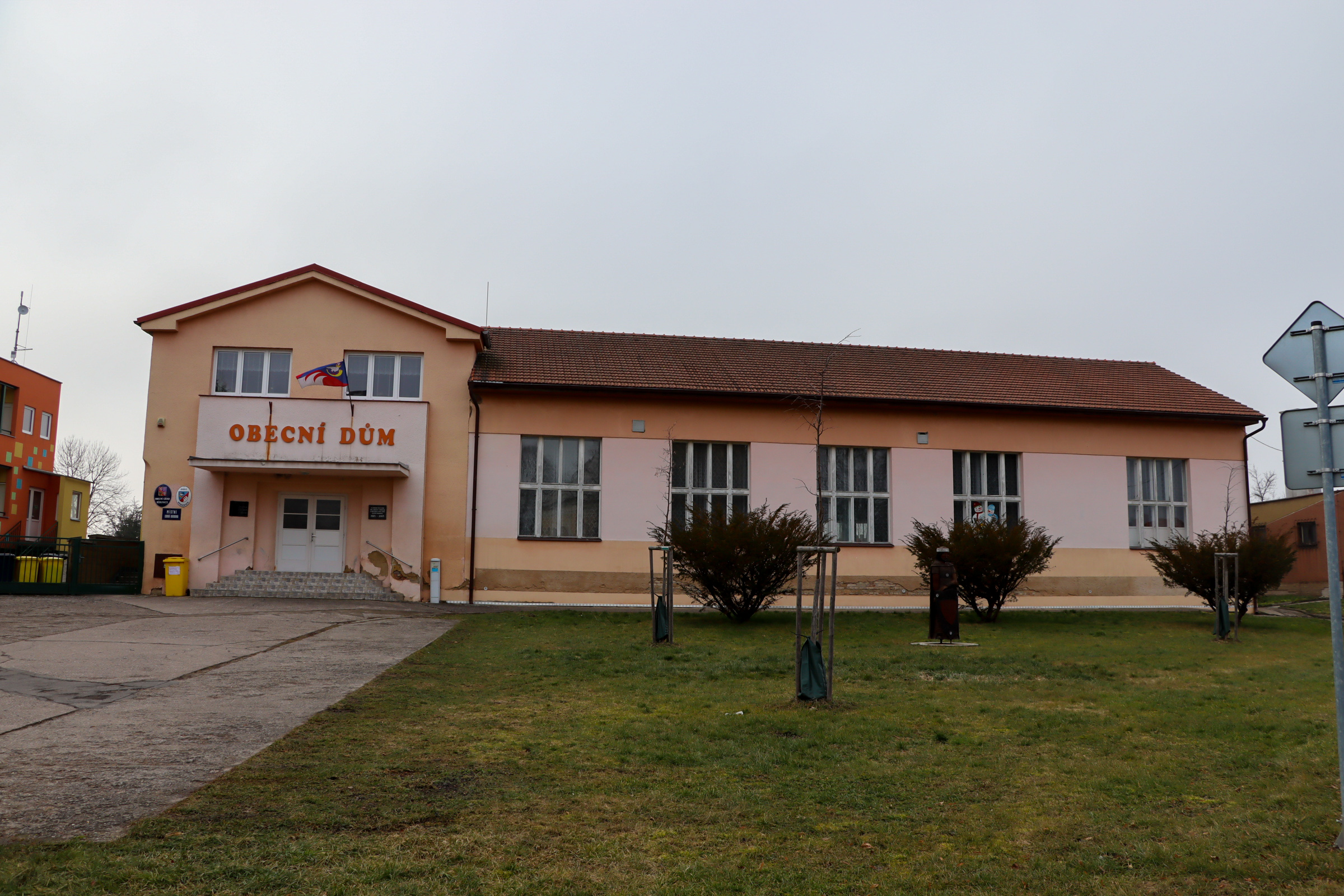 Běrunice - obecní úřad foto 2