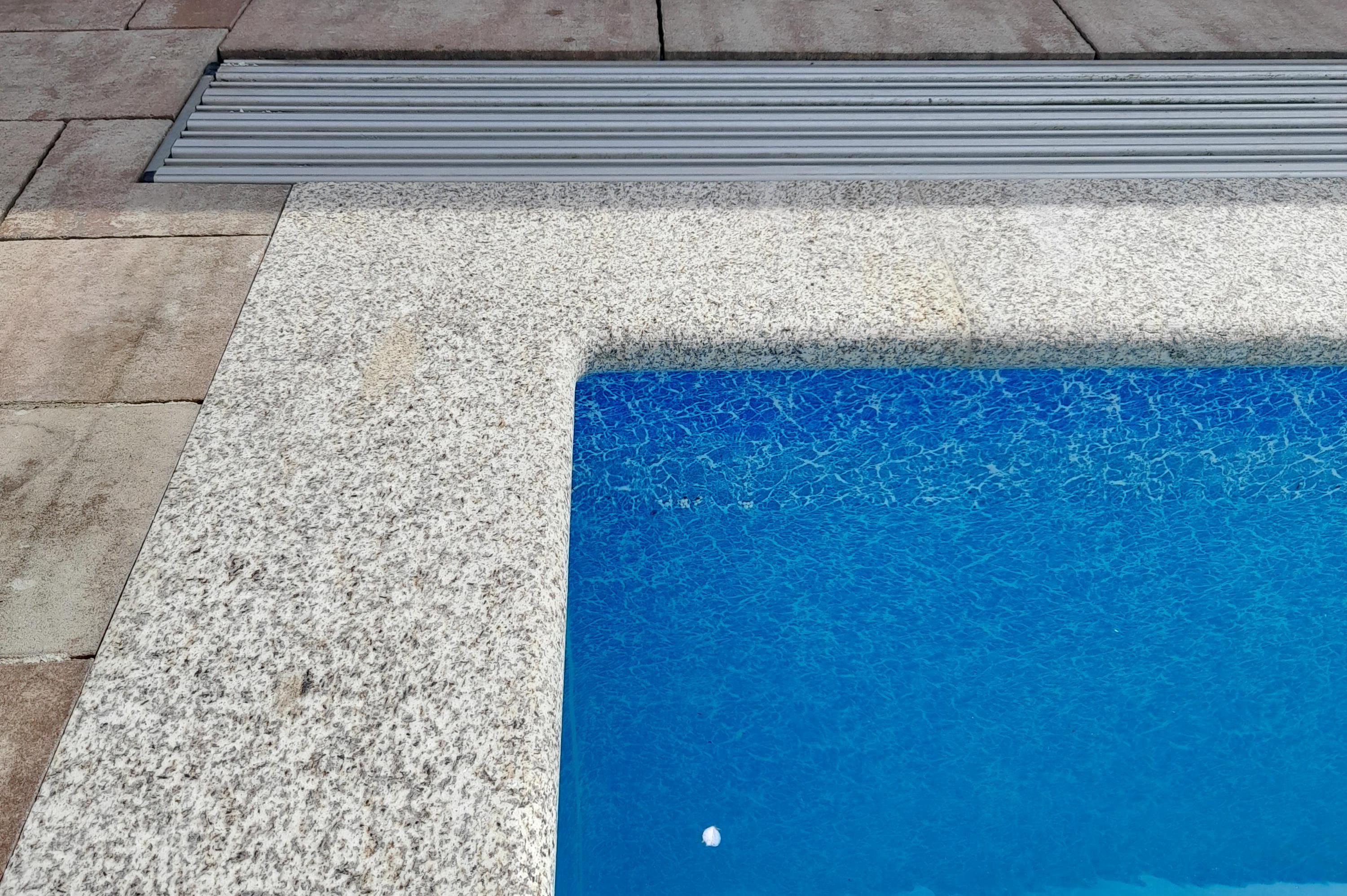 Bazénové lemovky ze žuly