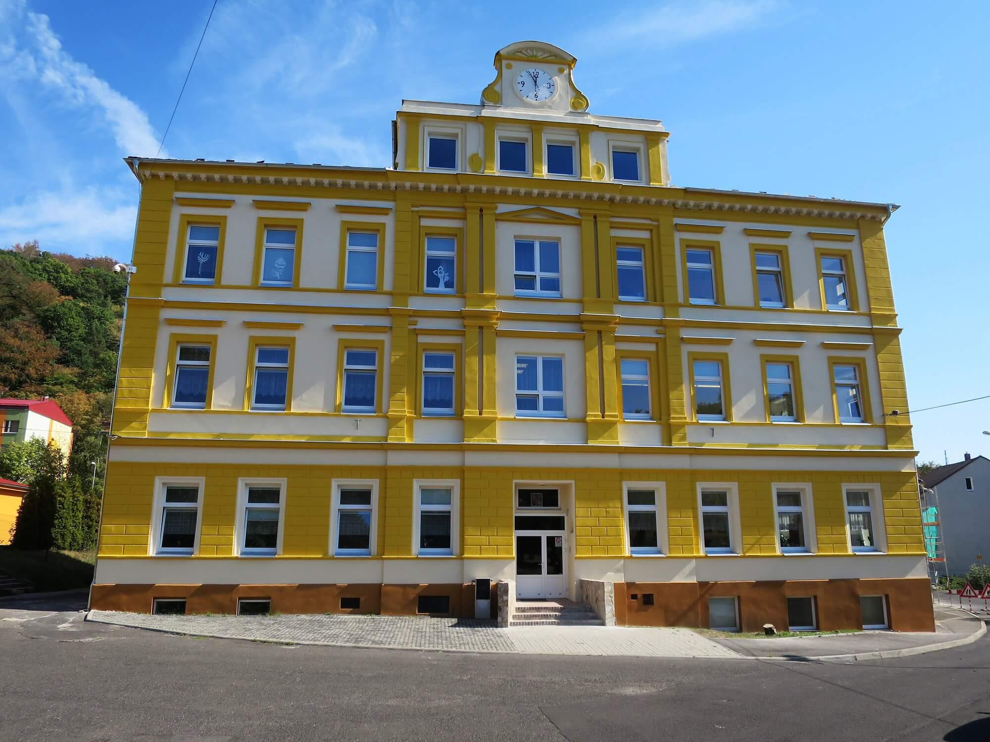 ZŠ Dubí 1, Školní náměstí