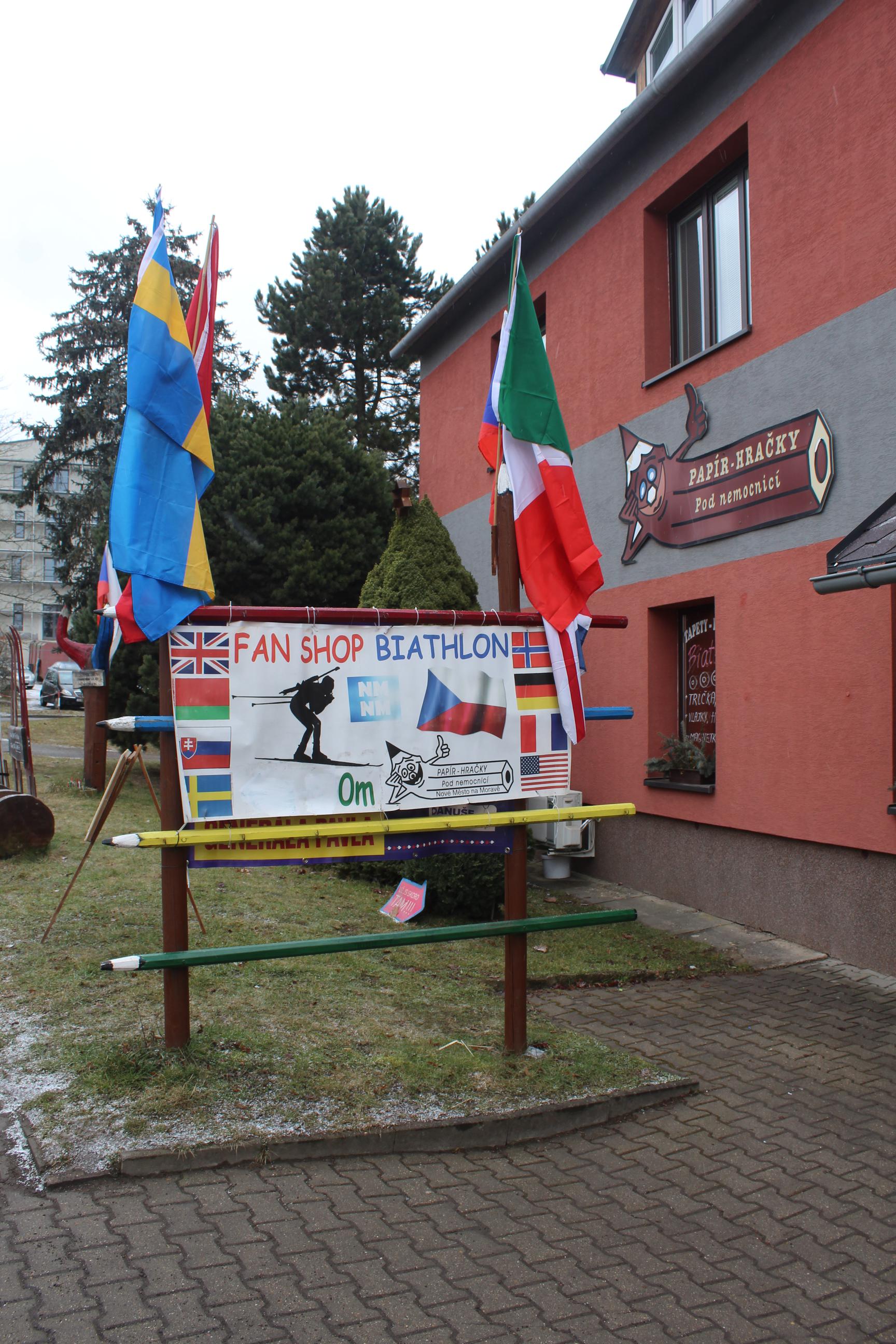 Papír-Hračky pod nemocnicí Iva Dostálová foto 2