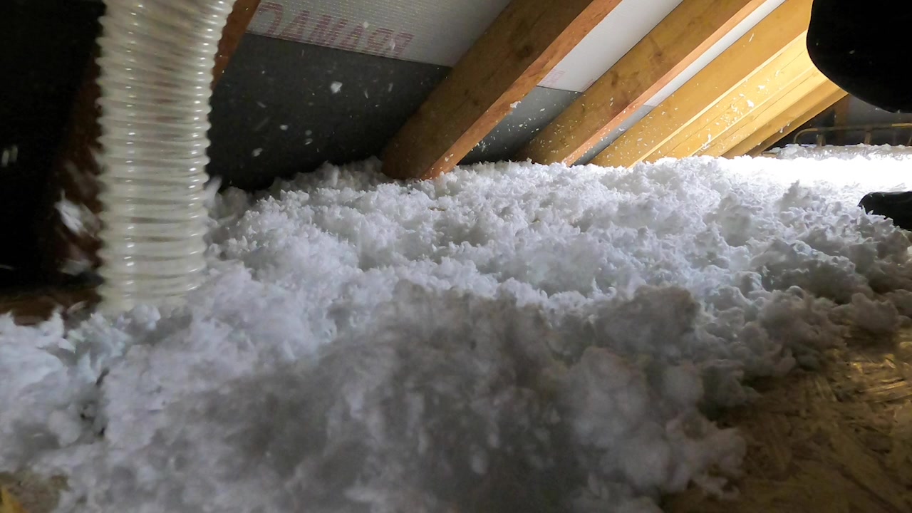Nafoukaná s.r.o. - foukaná izolace - zateplení půdy, stropů, stěn ad. foto 2 (náhled videa)
