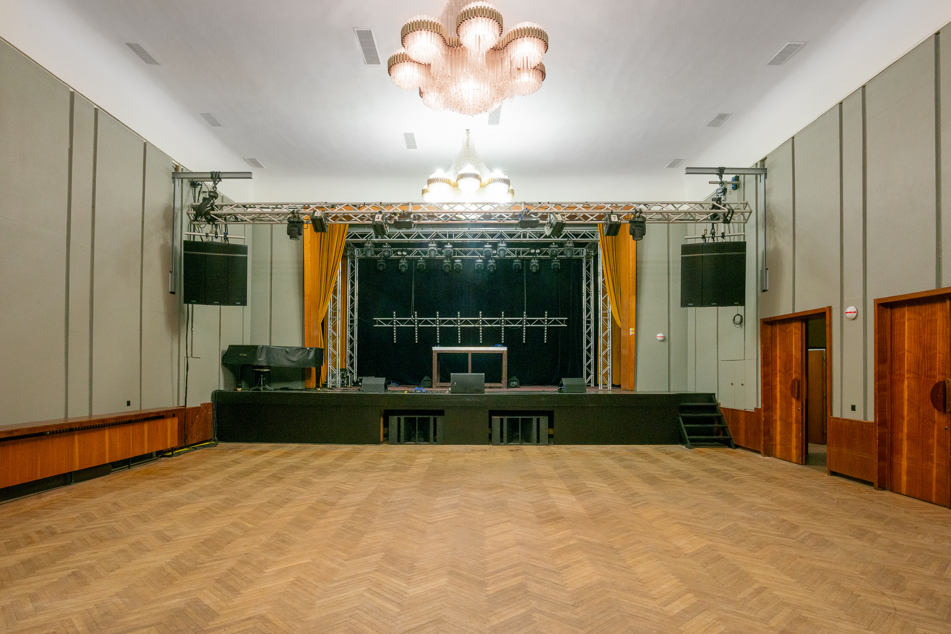 Kulturní středisko města Ústí nad Labem - Národní dům foto 2