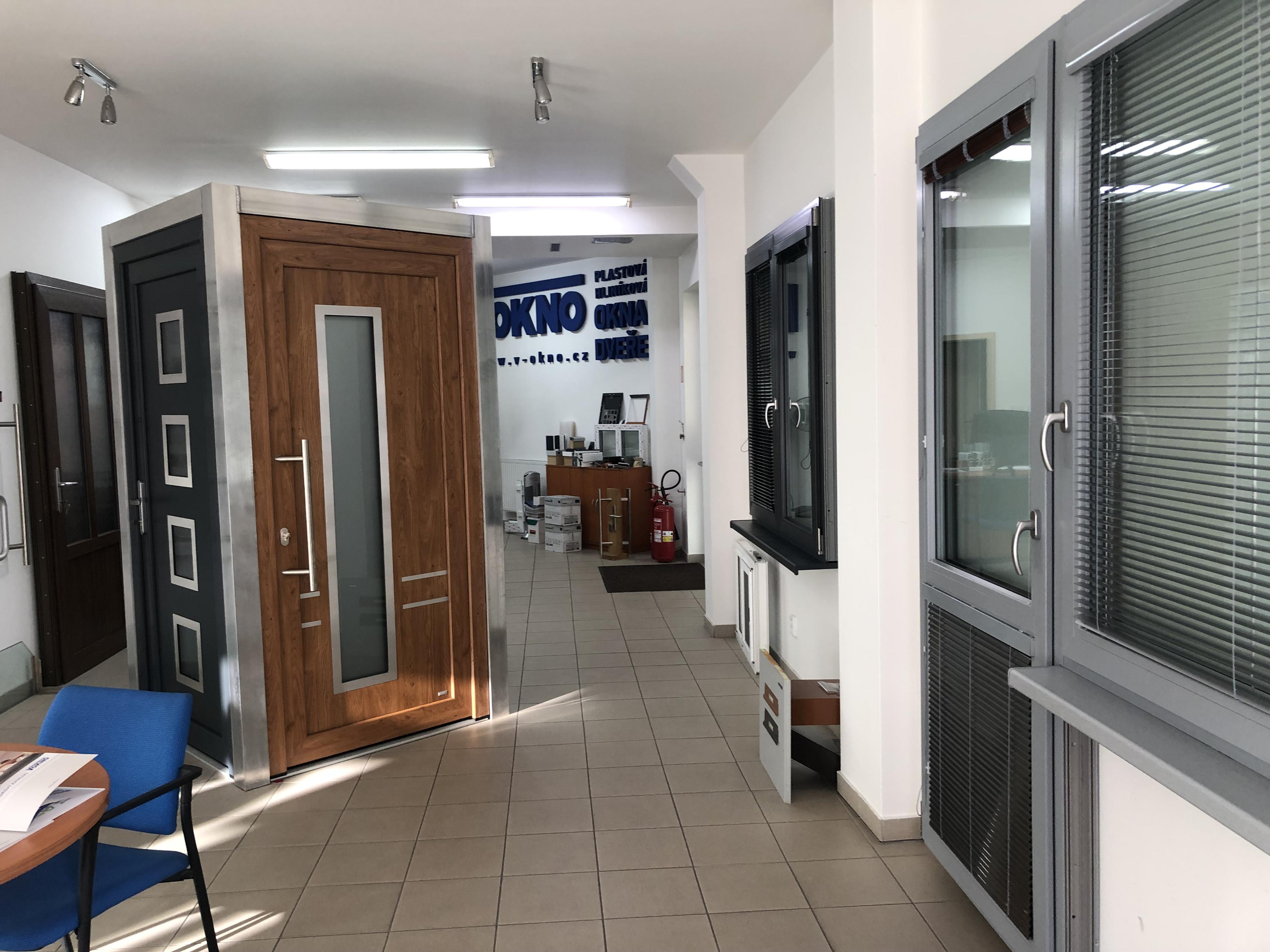 V okno s.r.o. plastová a hliníková okna a dveře foto 4