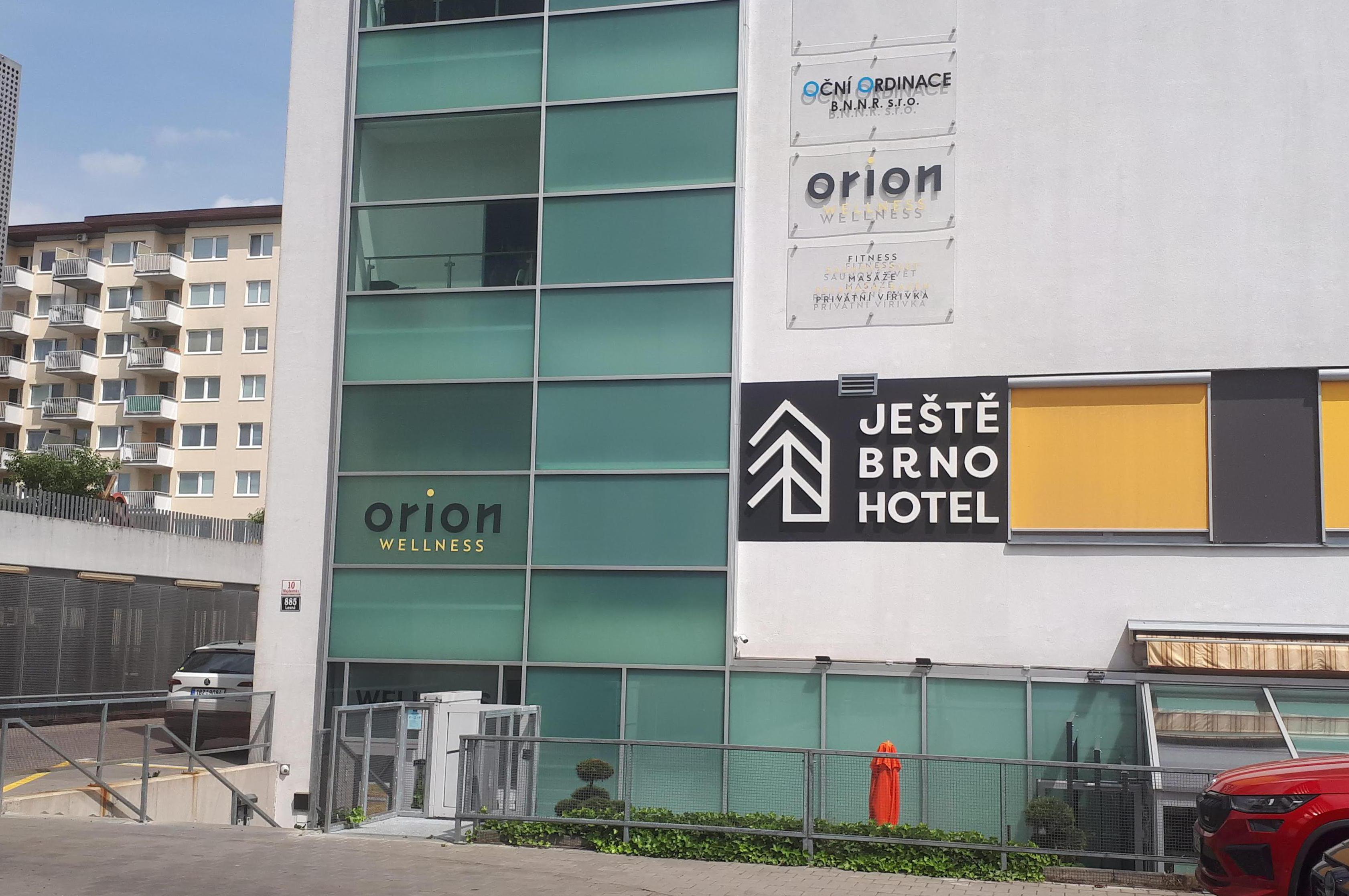 Oční Lesná s.r.o., MUDr. Tereza Neugbauerová