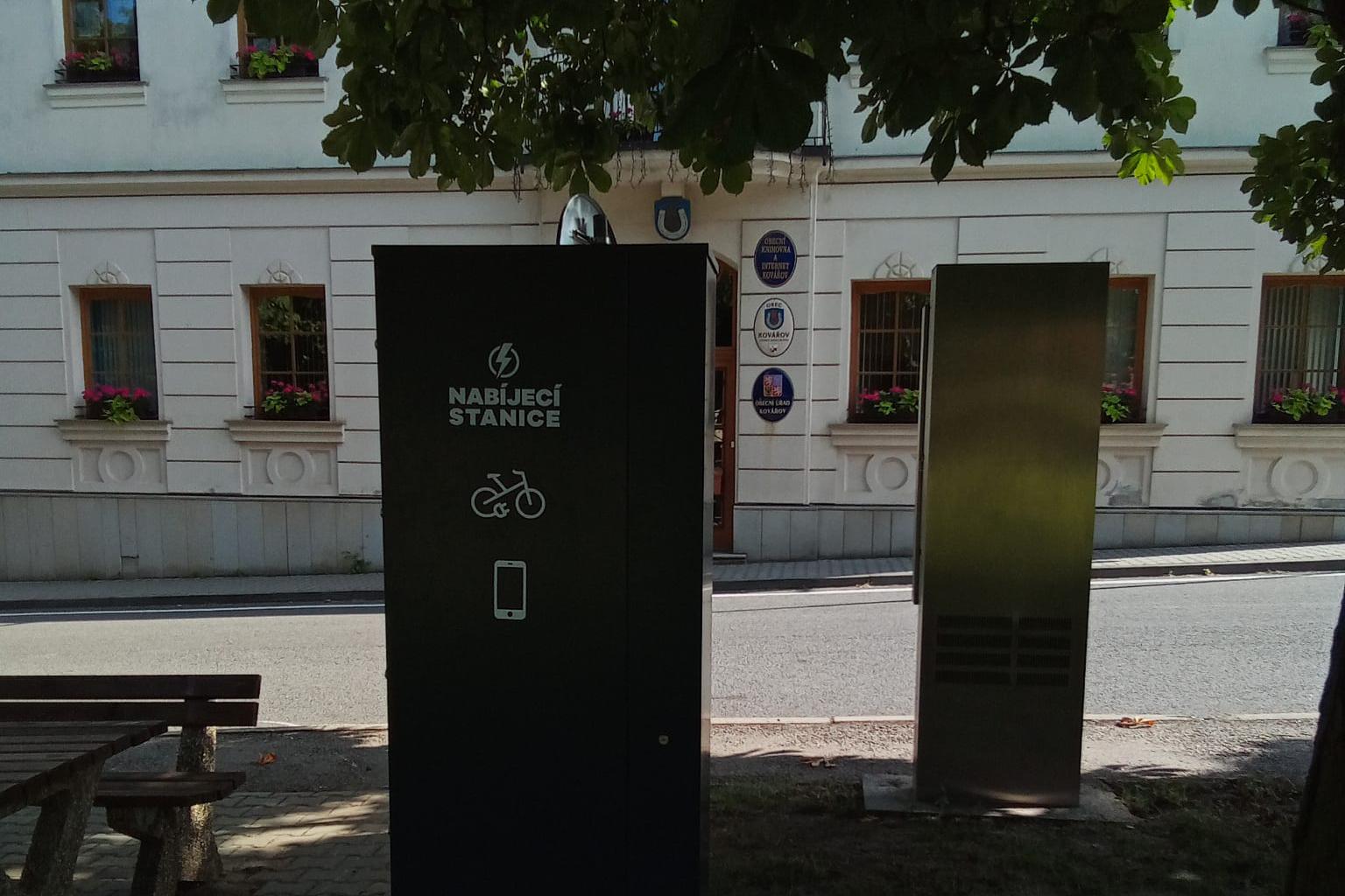 Nabíjecí stanice pro elektrokola a mobilní zařízení