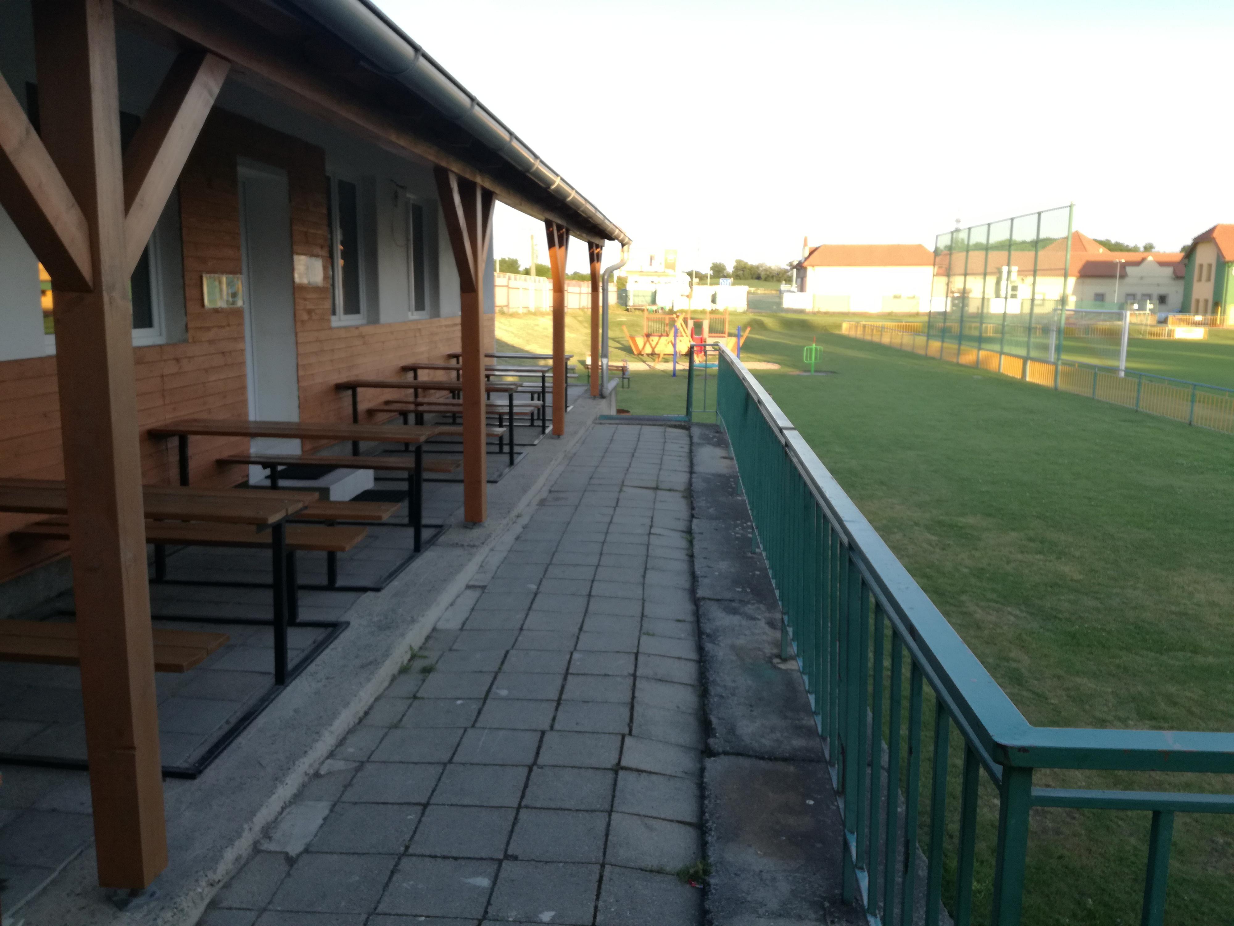 Občerstvení u hřiště ,,Klubovna FC Pálava" foto 4