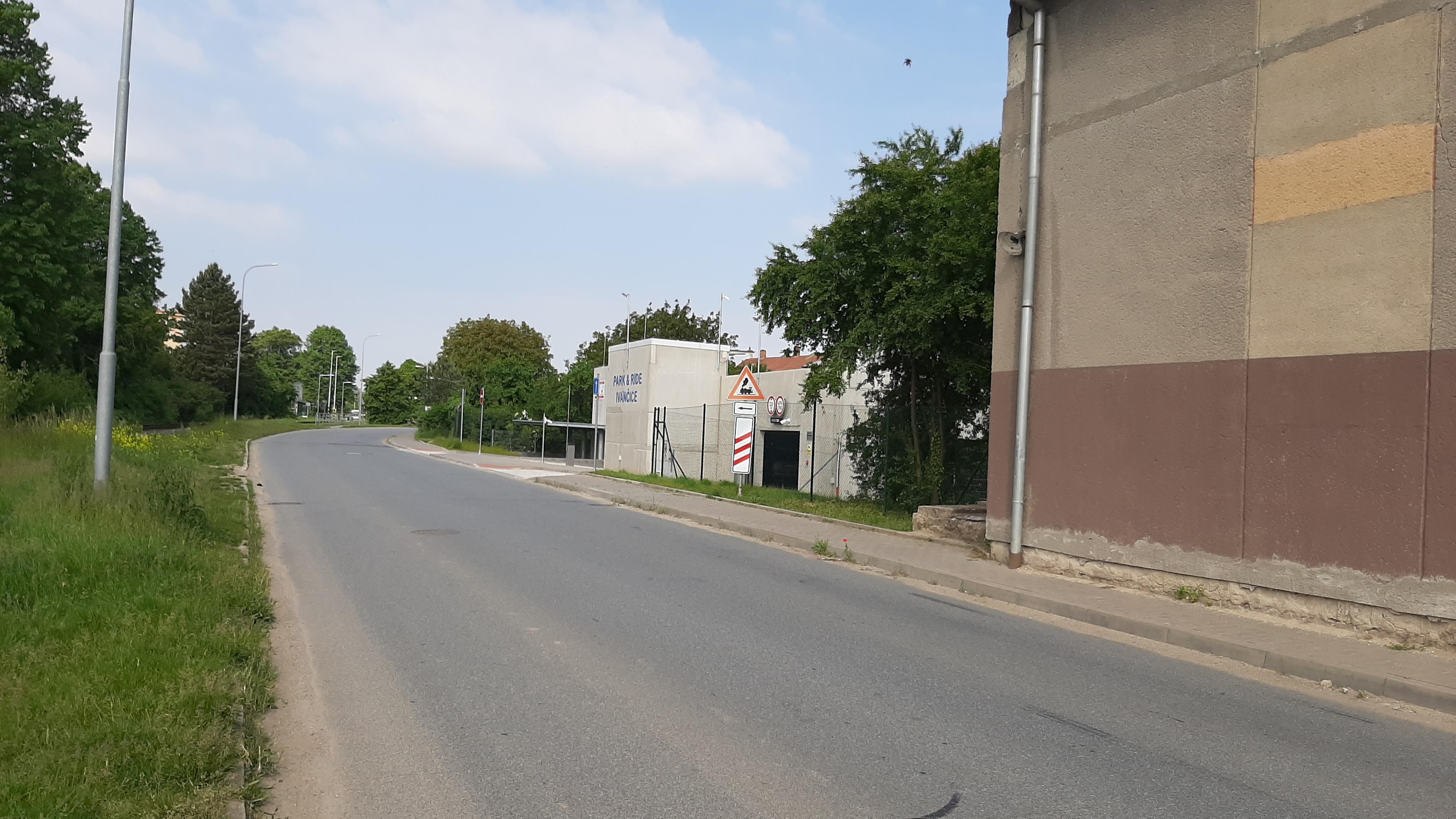Parkovací dům P+R Ivančice foto 2