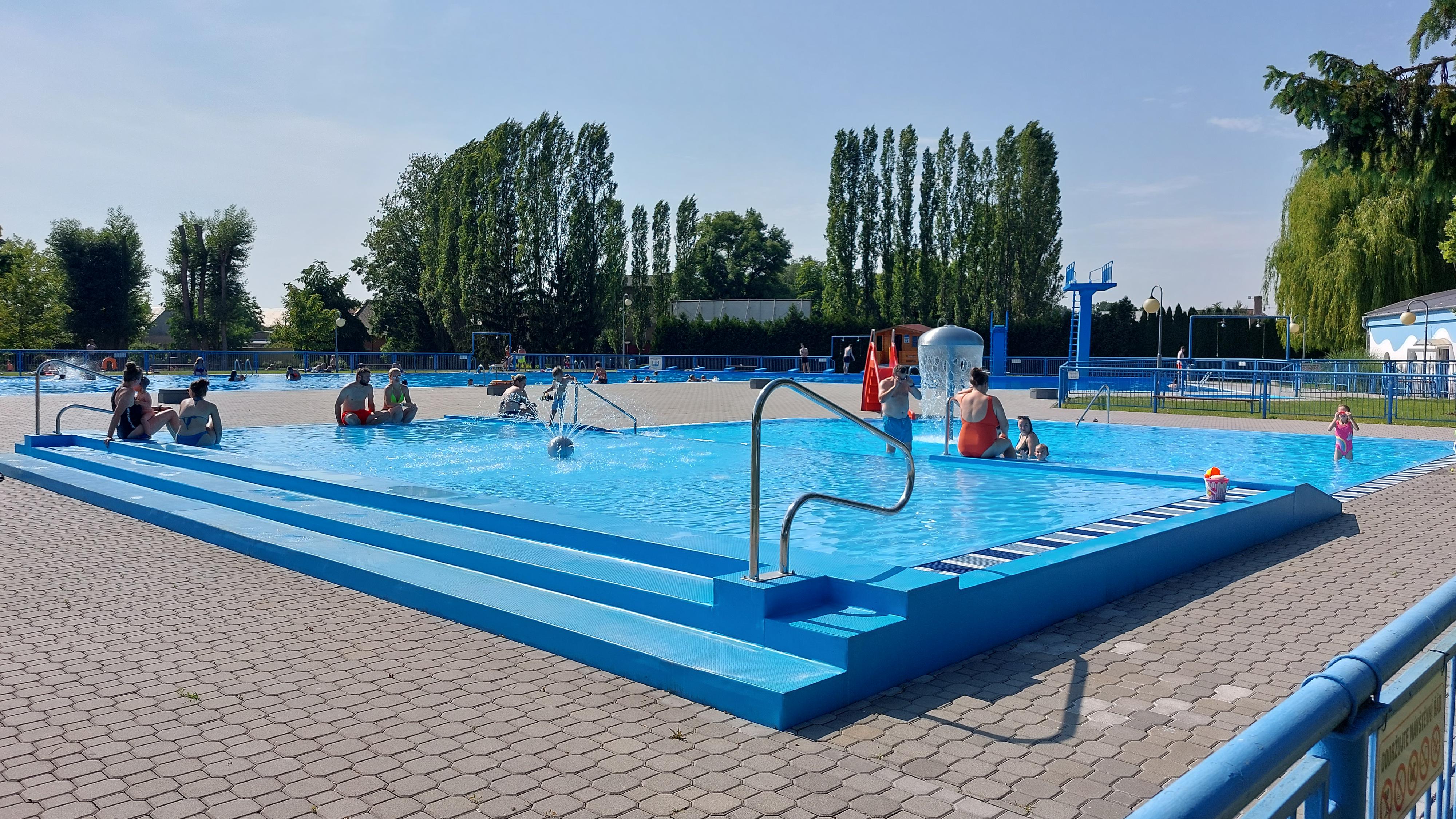 Koupaliště a minigolf Hulín foto 4