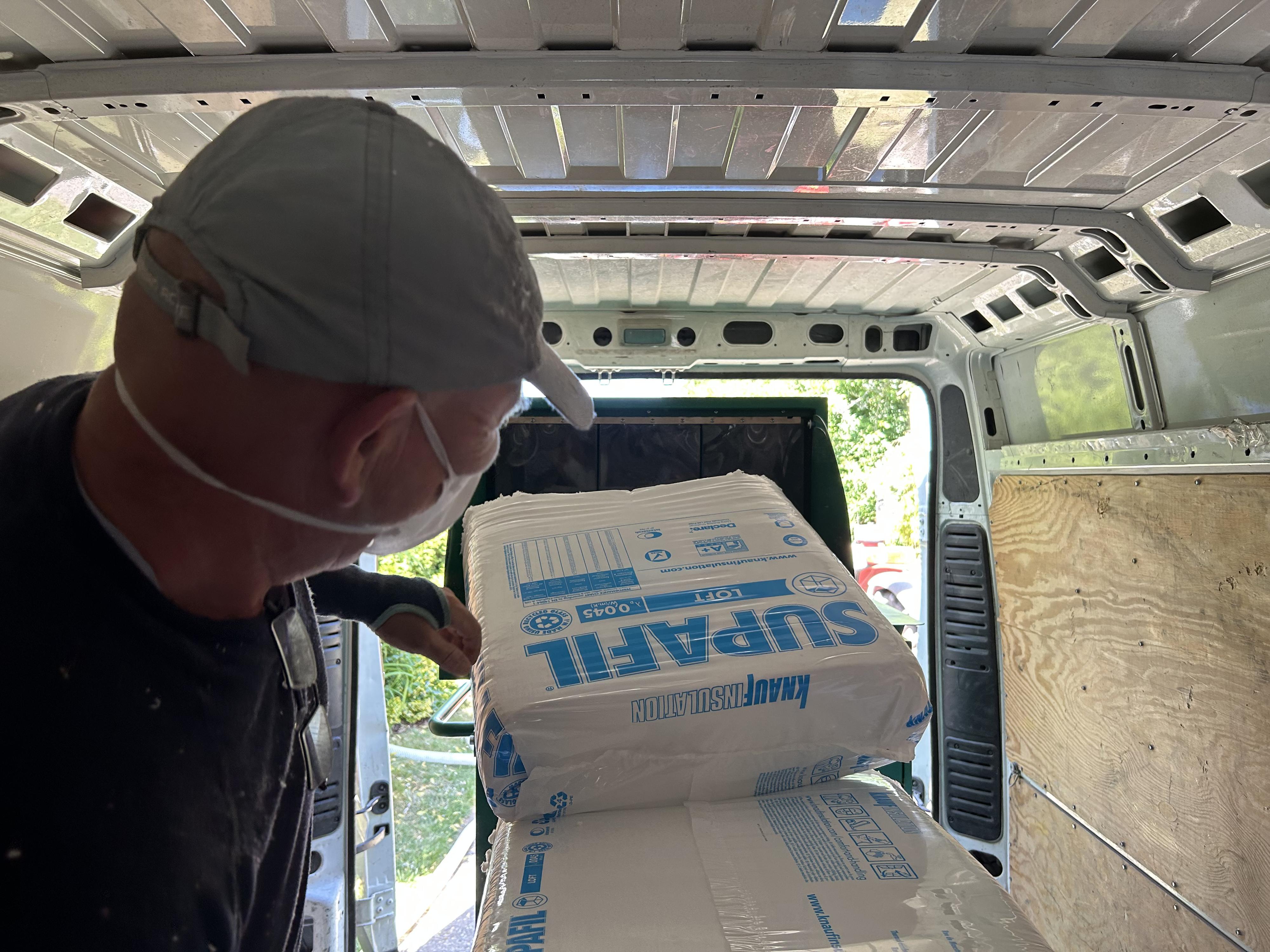 Nafoukaná s.r.o. - foukaná izolace - zateplení půdy, stropů, stěn ad. foto 3