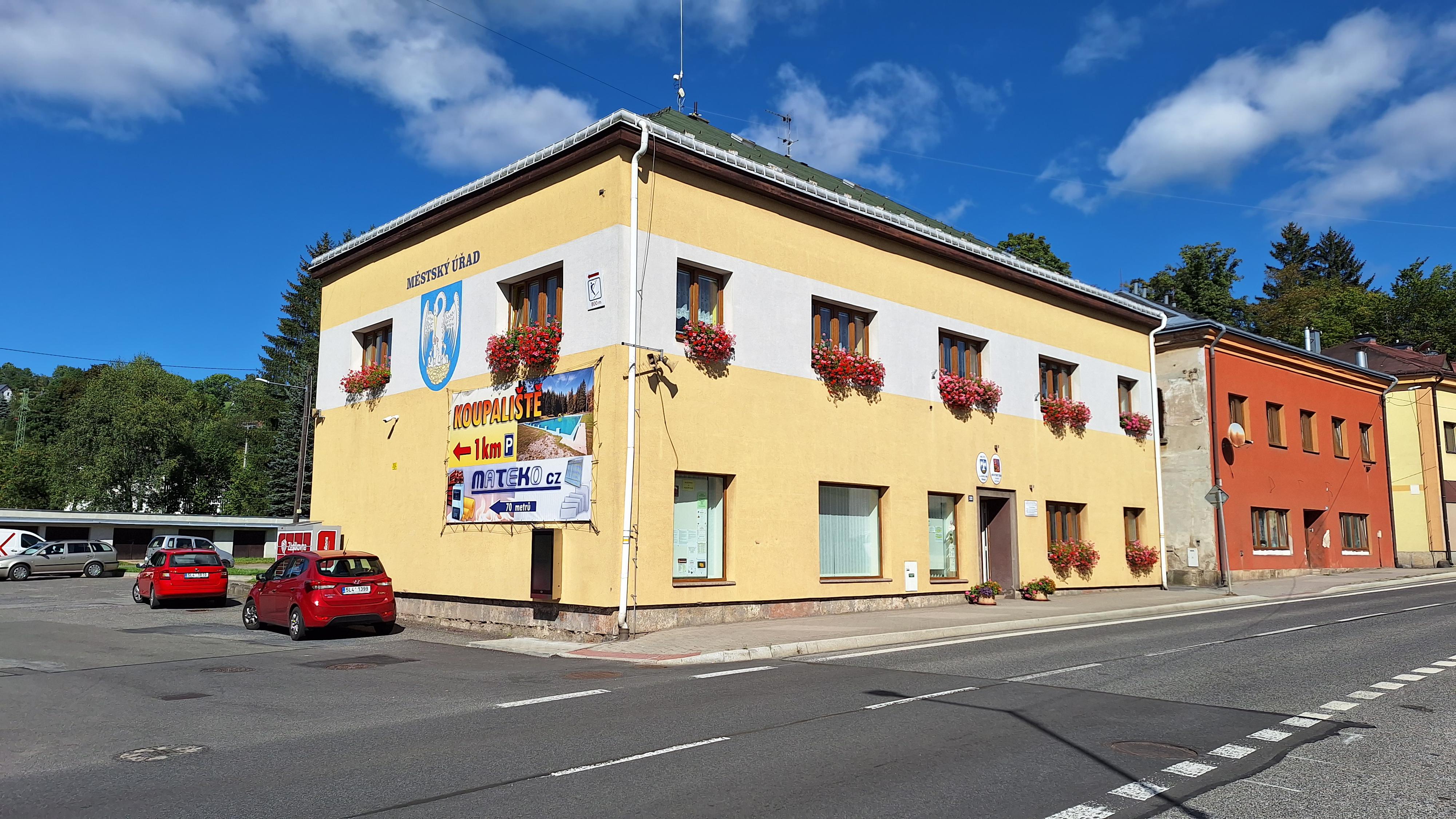 Lučany nad Nisou - městský úřad foto 3