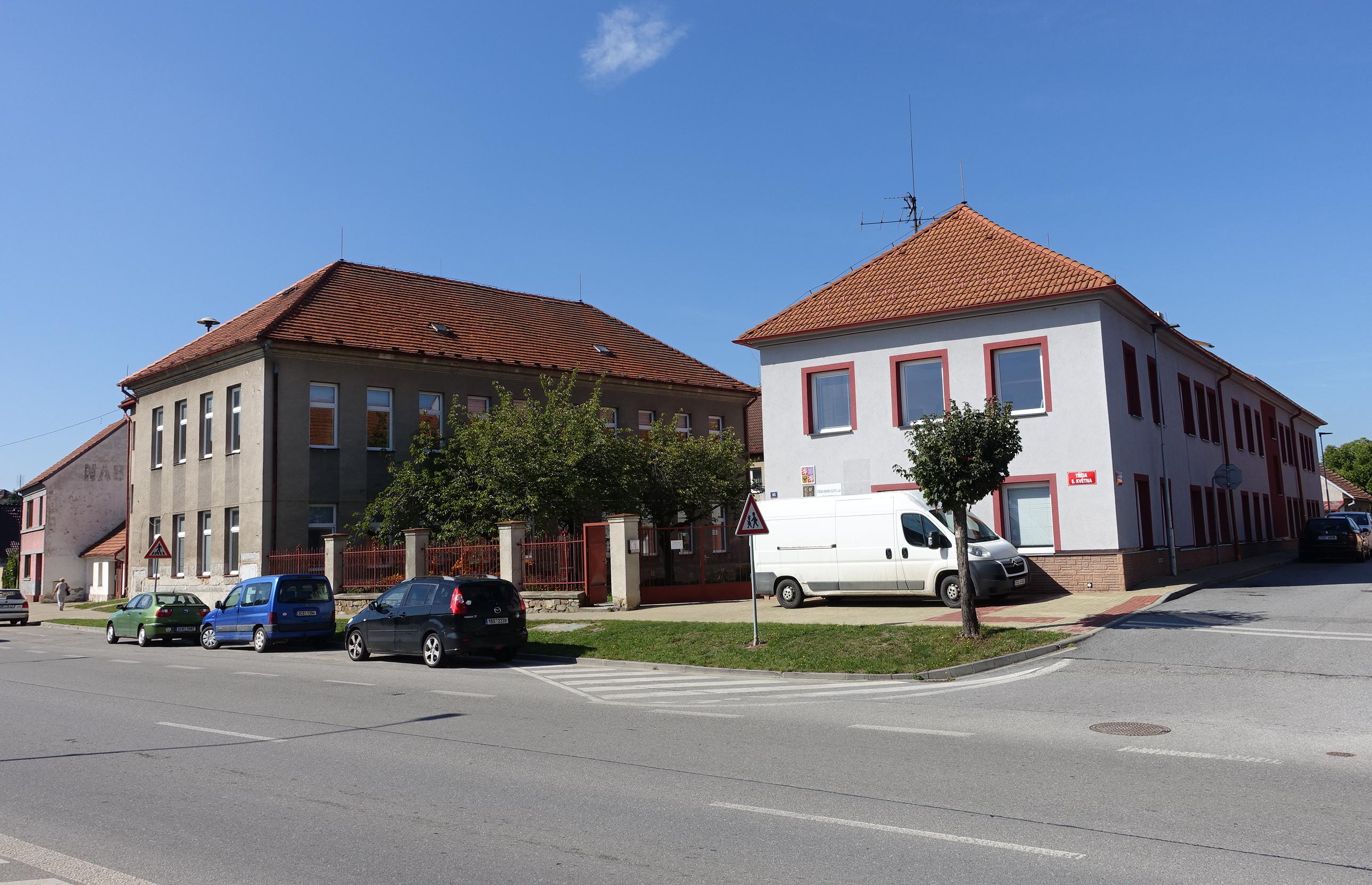 Střední odborné učiliště, Lišov, tř. 5. května 3 foto 2