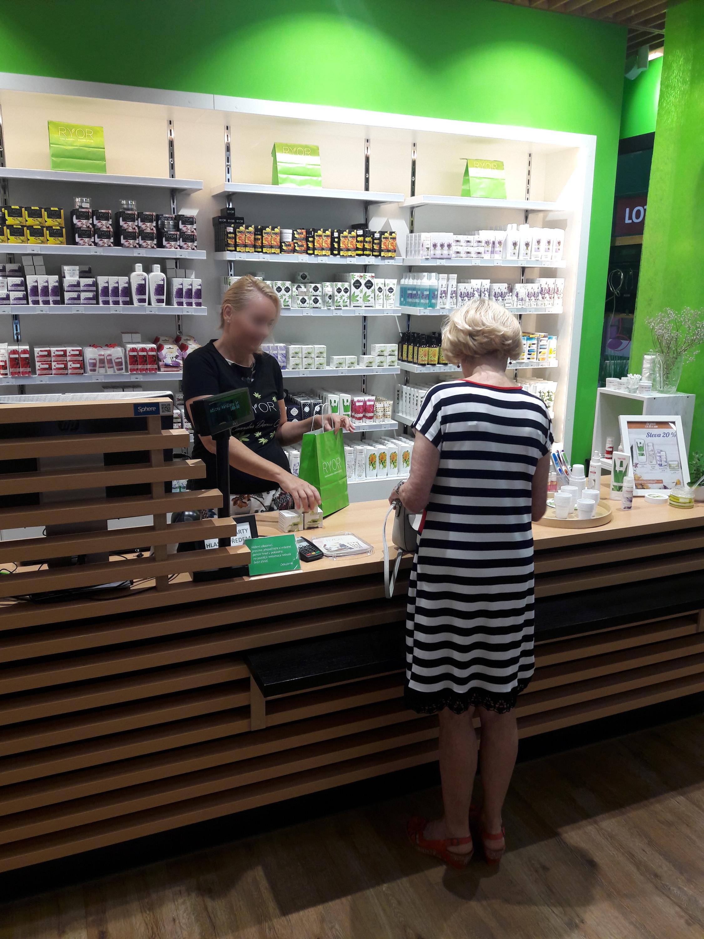 Značková prodejna Ryor kosmetika foto 3