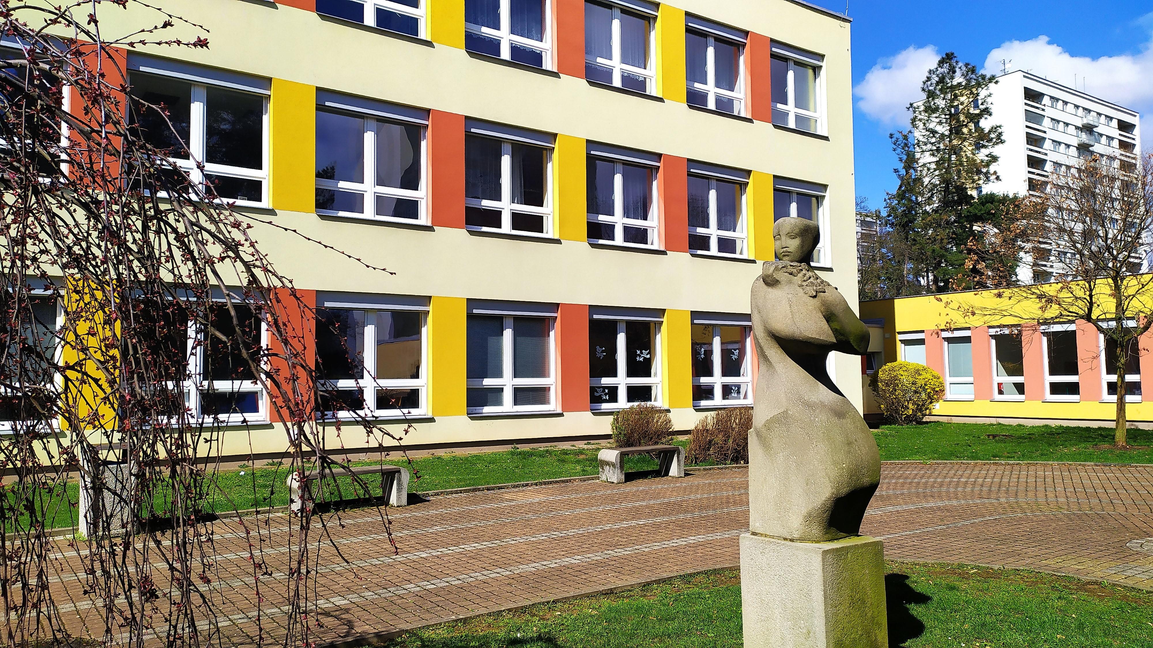ZŠ Hradec Králové, Bezručova foto 3