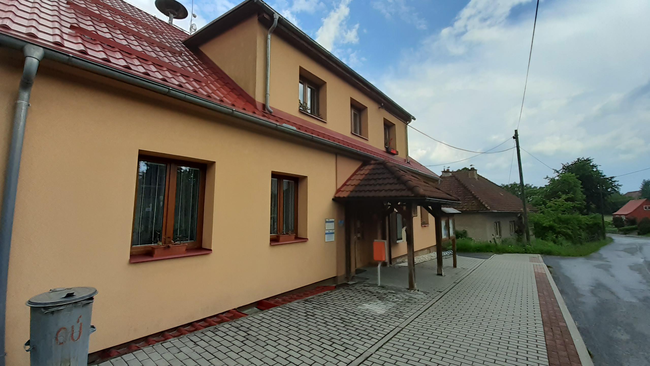 Lačnov - obecní úřad foto 2