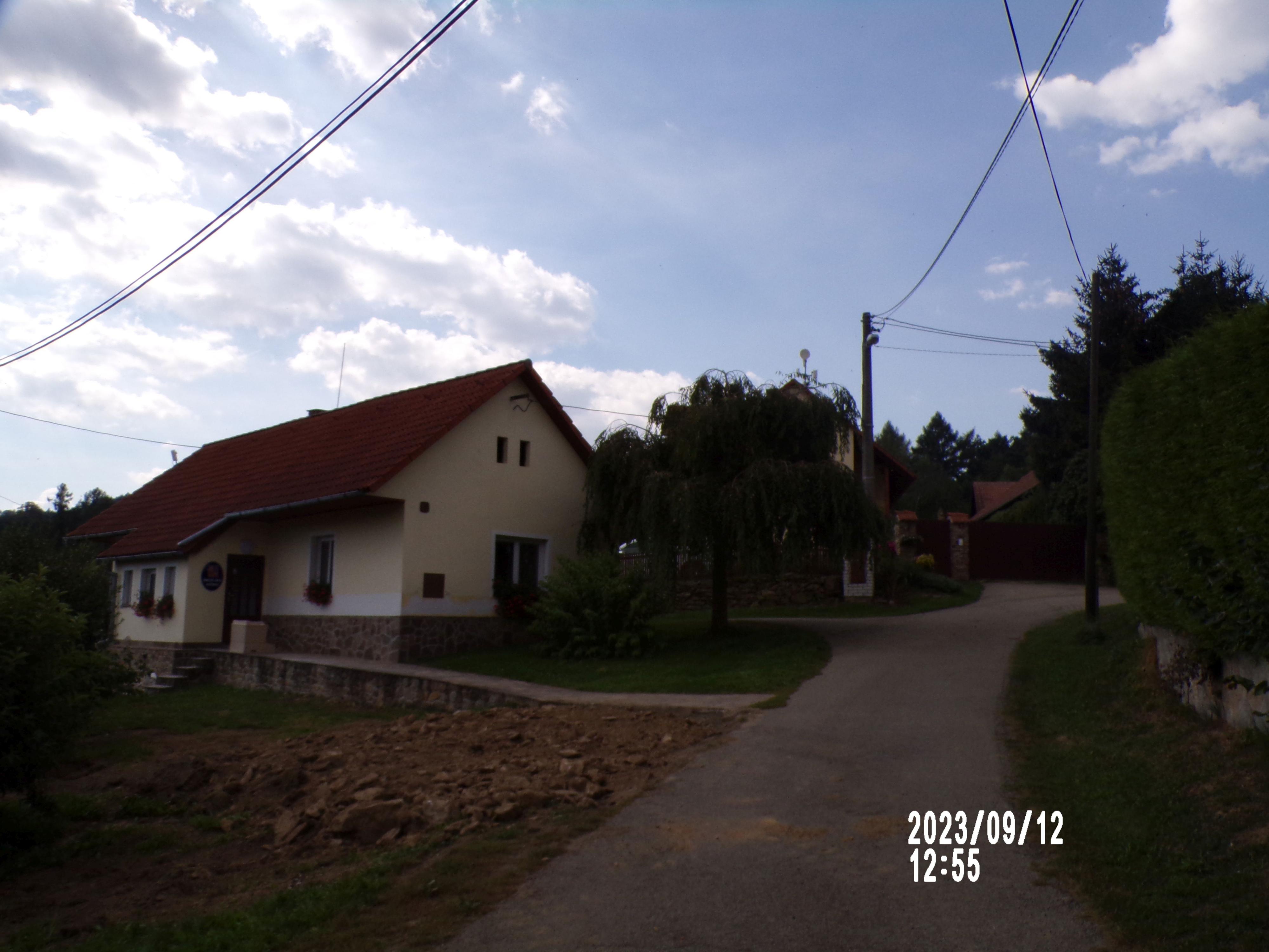 Ostrov - obecní úřad foto 2