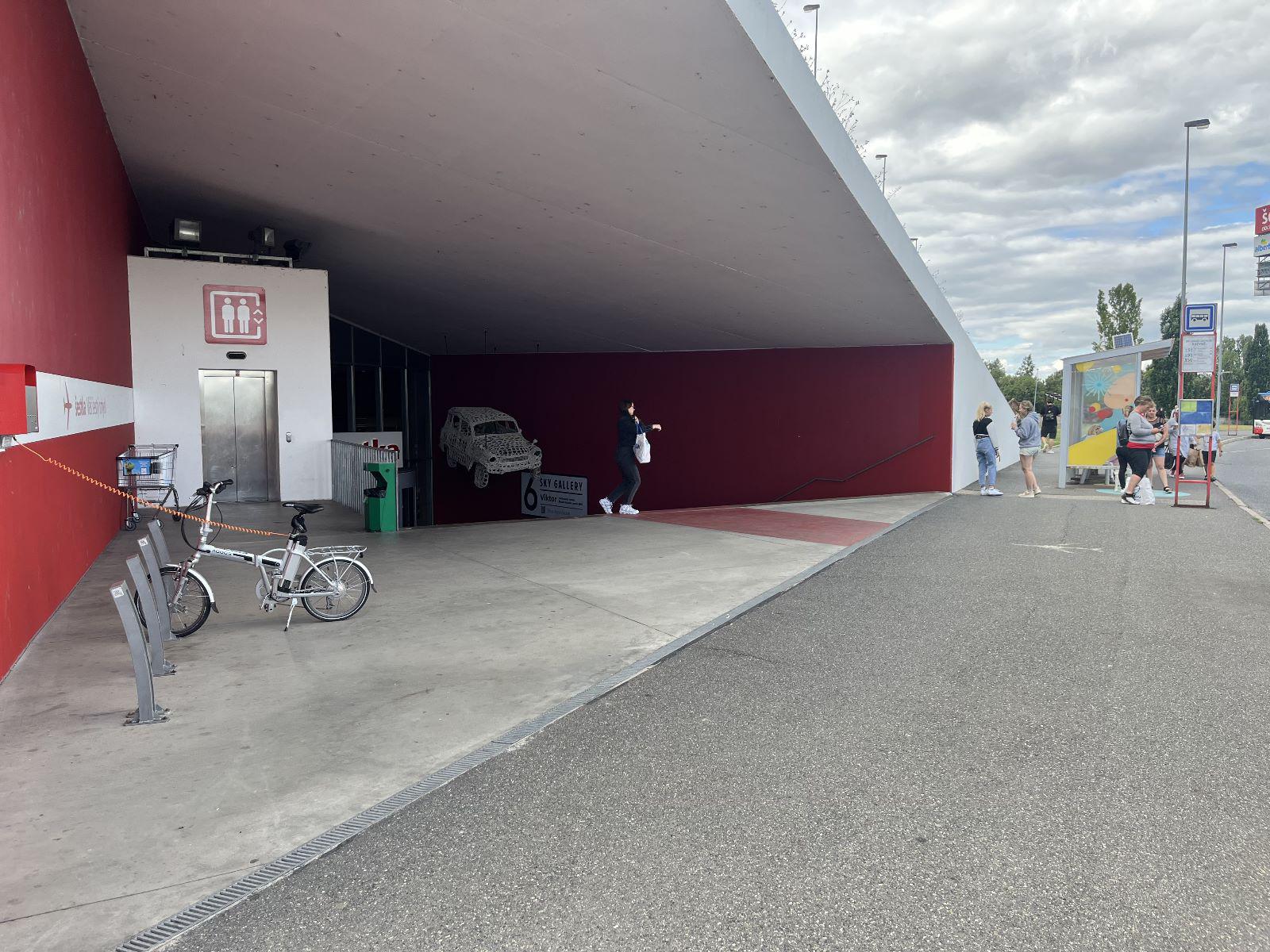 Nabíjecí stanice Obchodní centrum Šestka foto 6