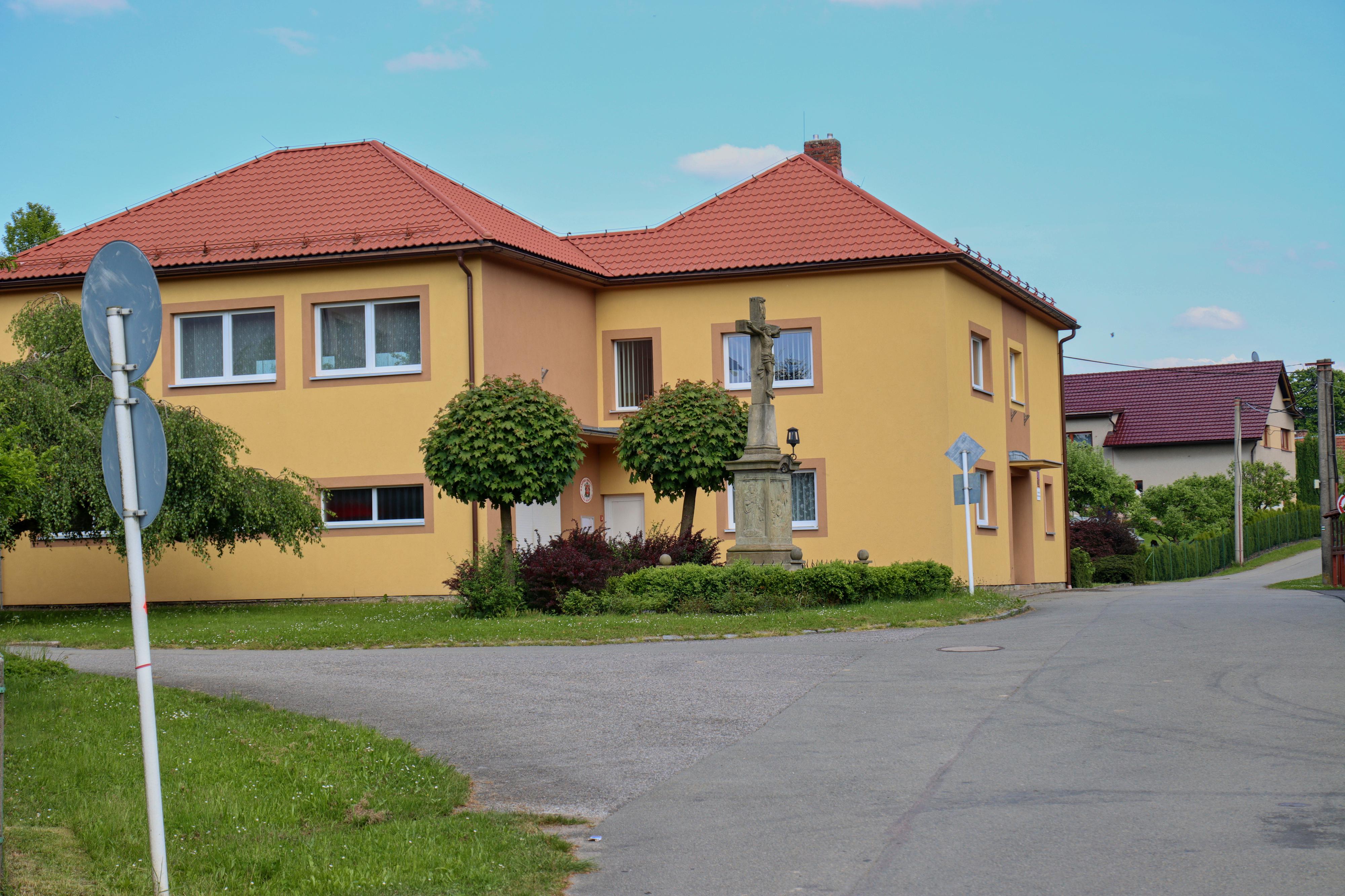 Velká Skrovnice - obecní úřad foto 3