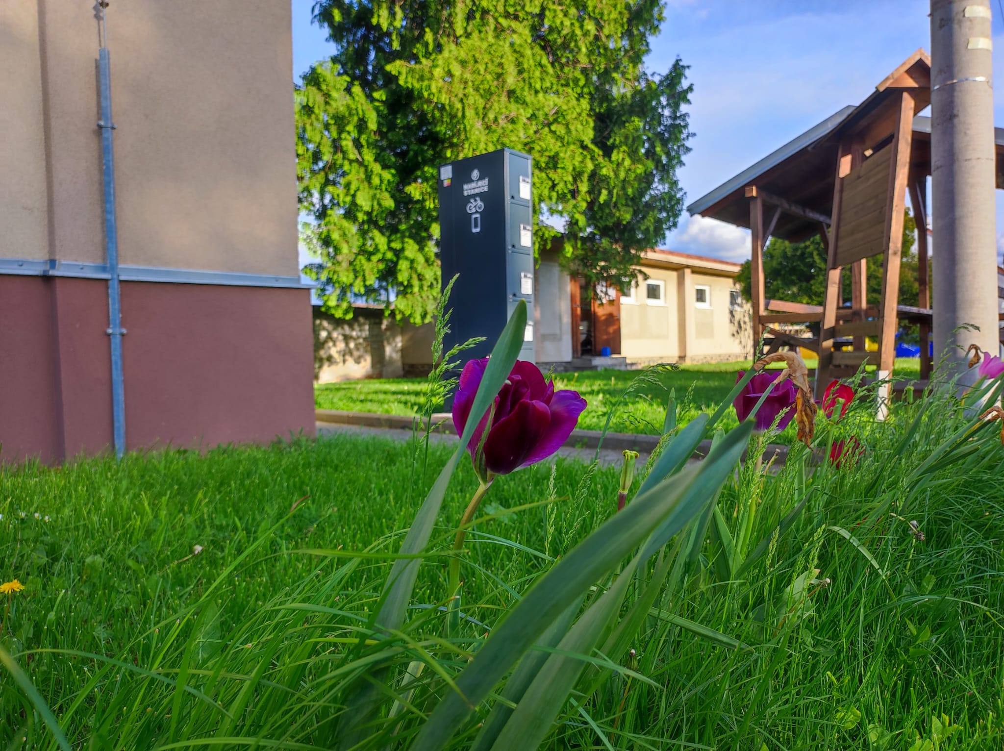 Nabíjecí stanice pro elektrokola a mobilní zařízení