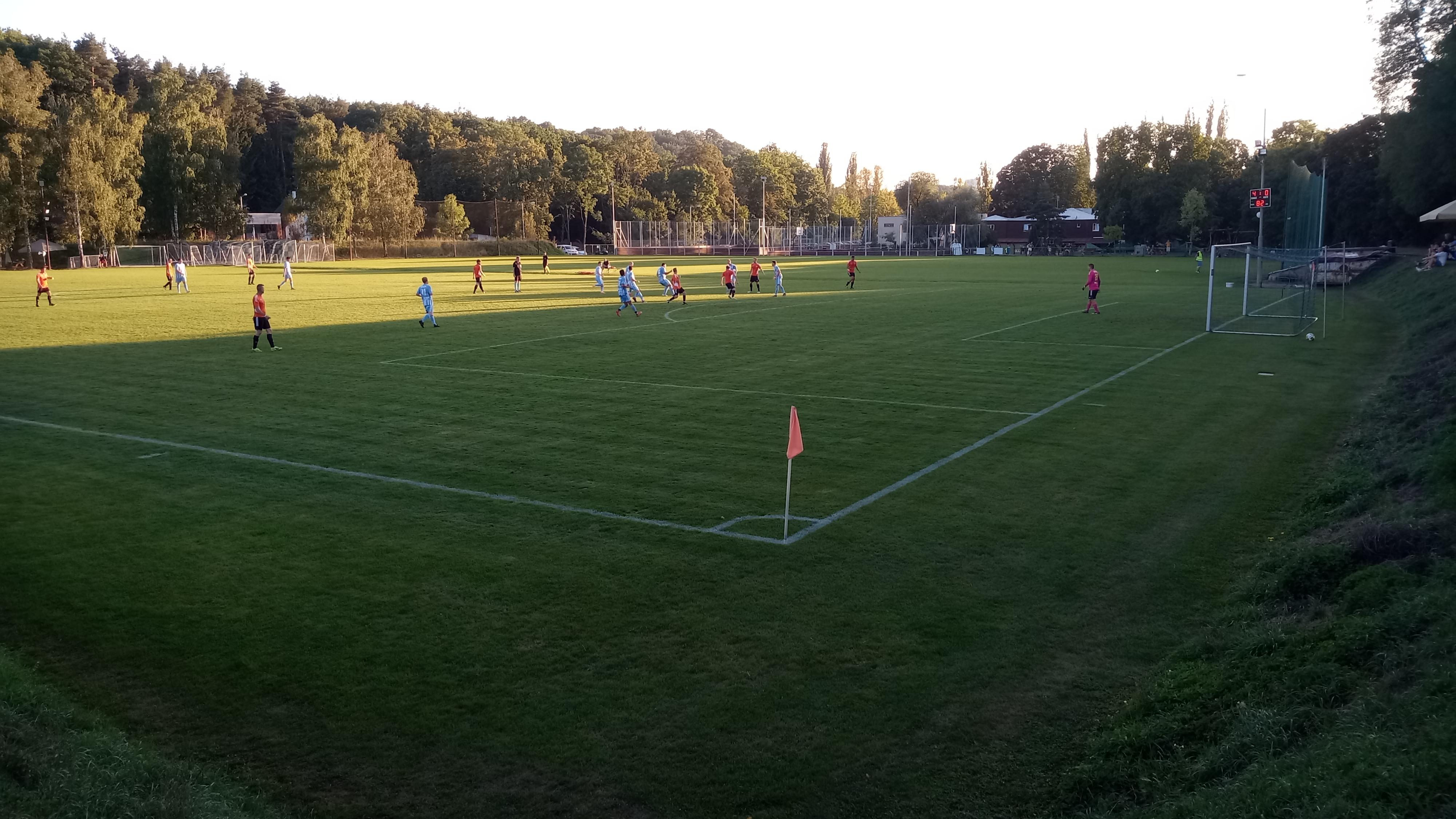 Fotbalové hřiště Spartak Hrdlořezy foto 1