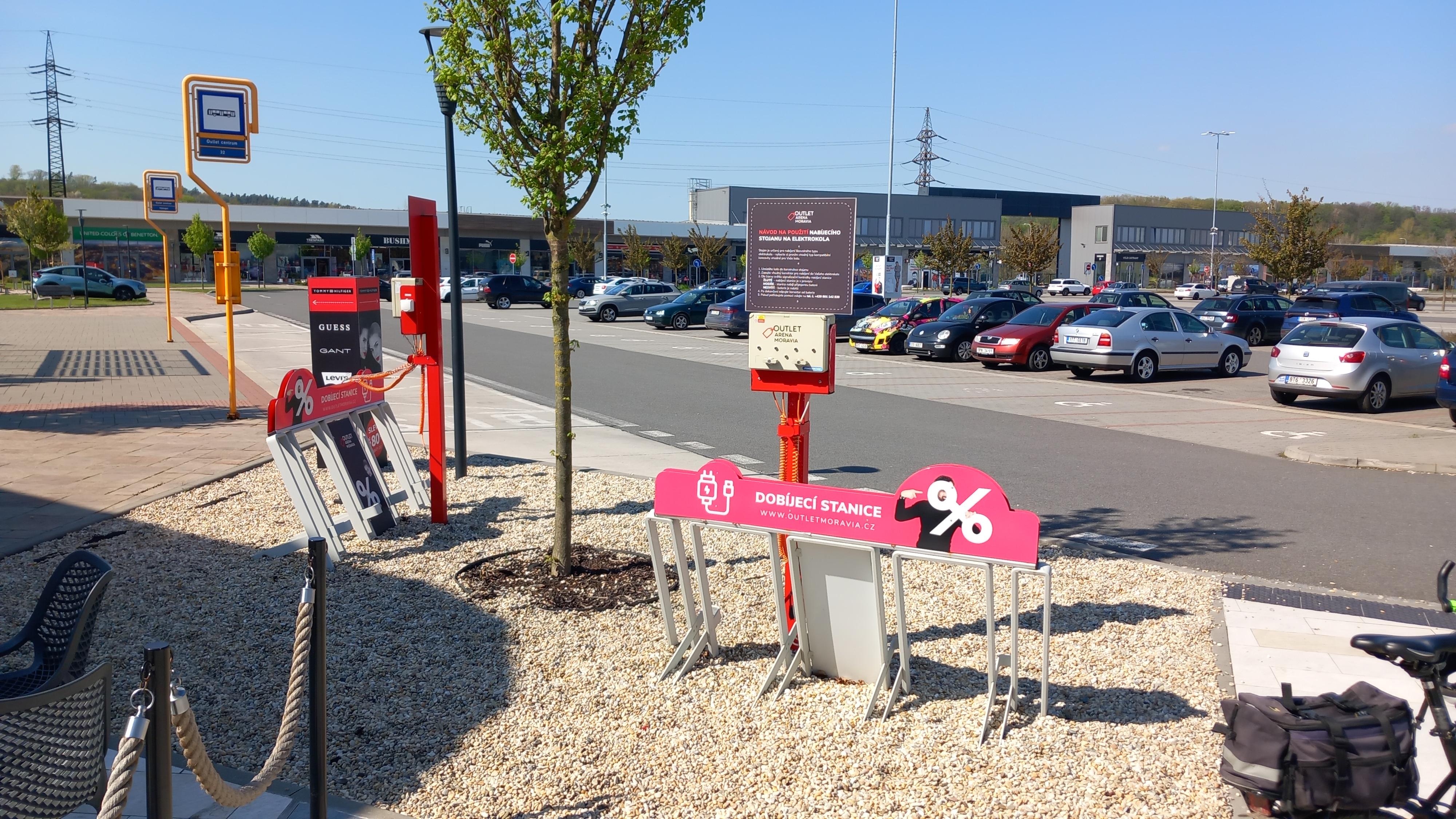 Nabíjecí stanice Outlet Arena Moravia foto 5
