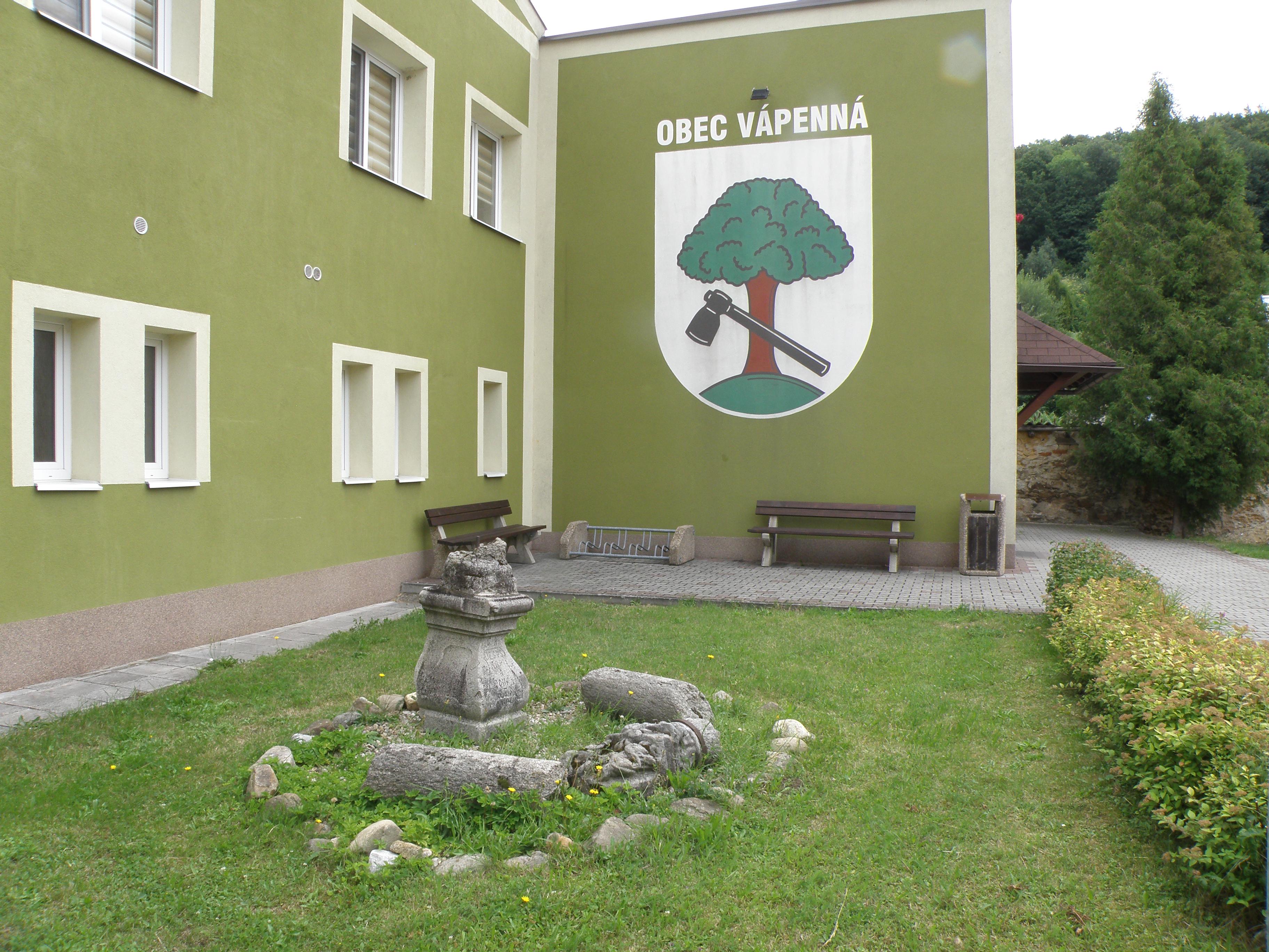 Vápenná - obecní úřad foto 2
