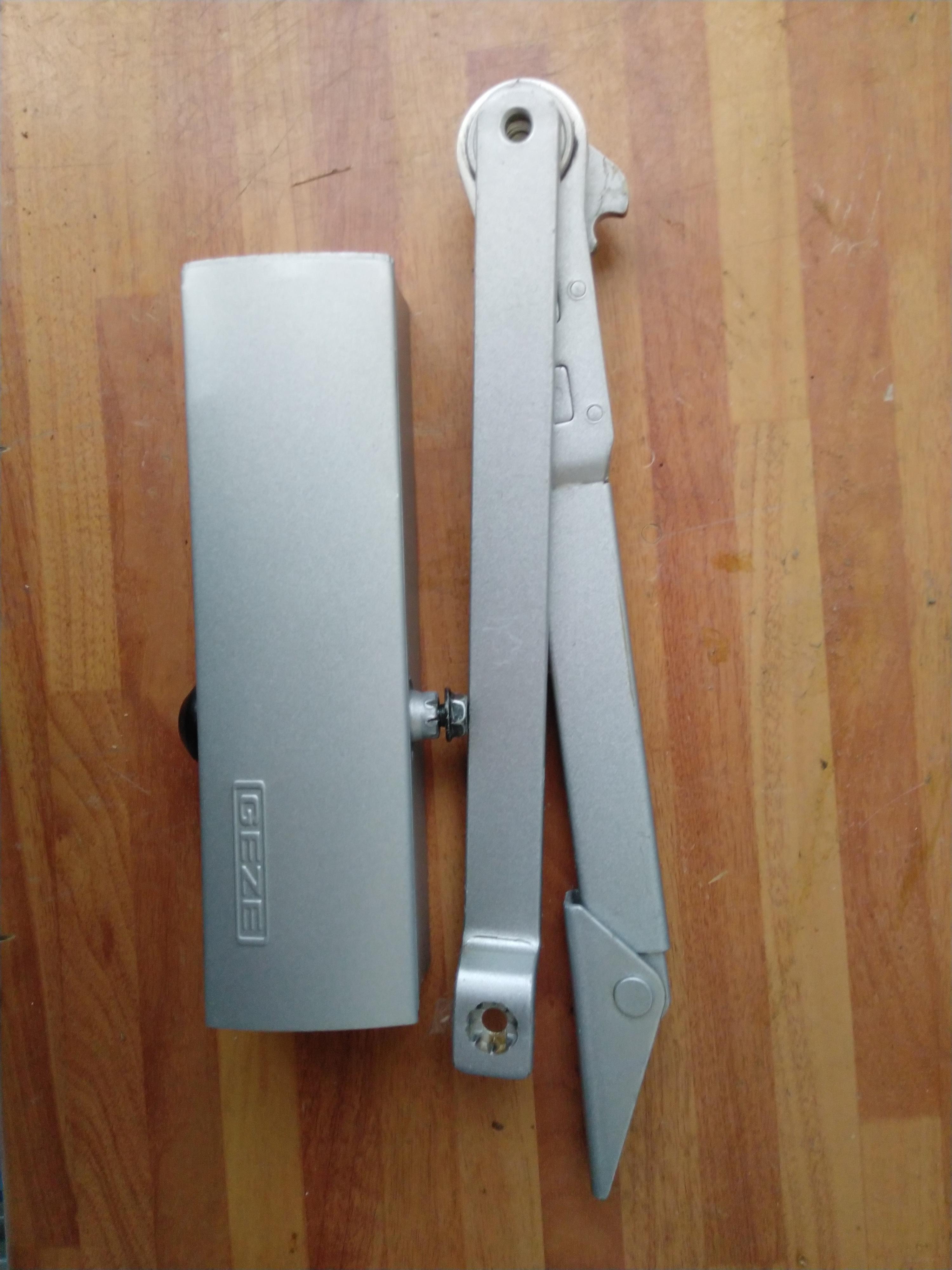 Montáž, seřízení samozavíračů dveří