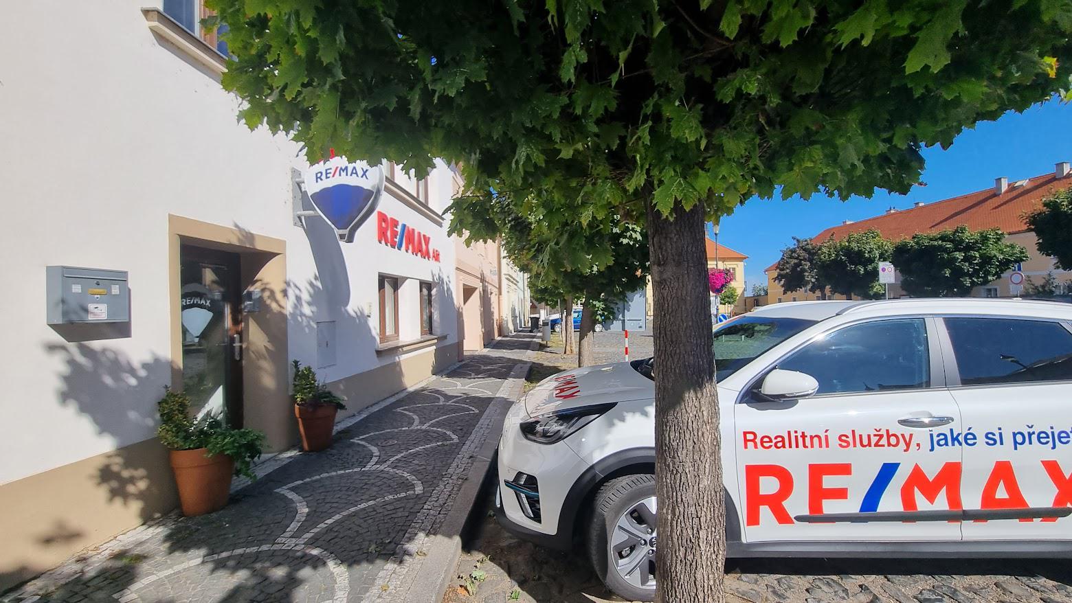 Iveta Bydžovská - RE/MAX Alit foto 4