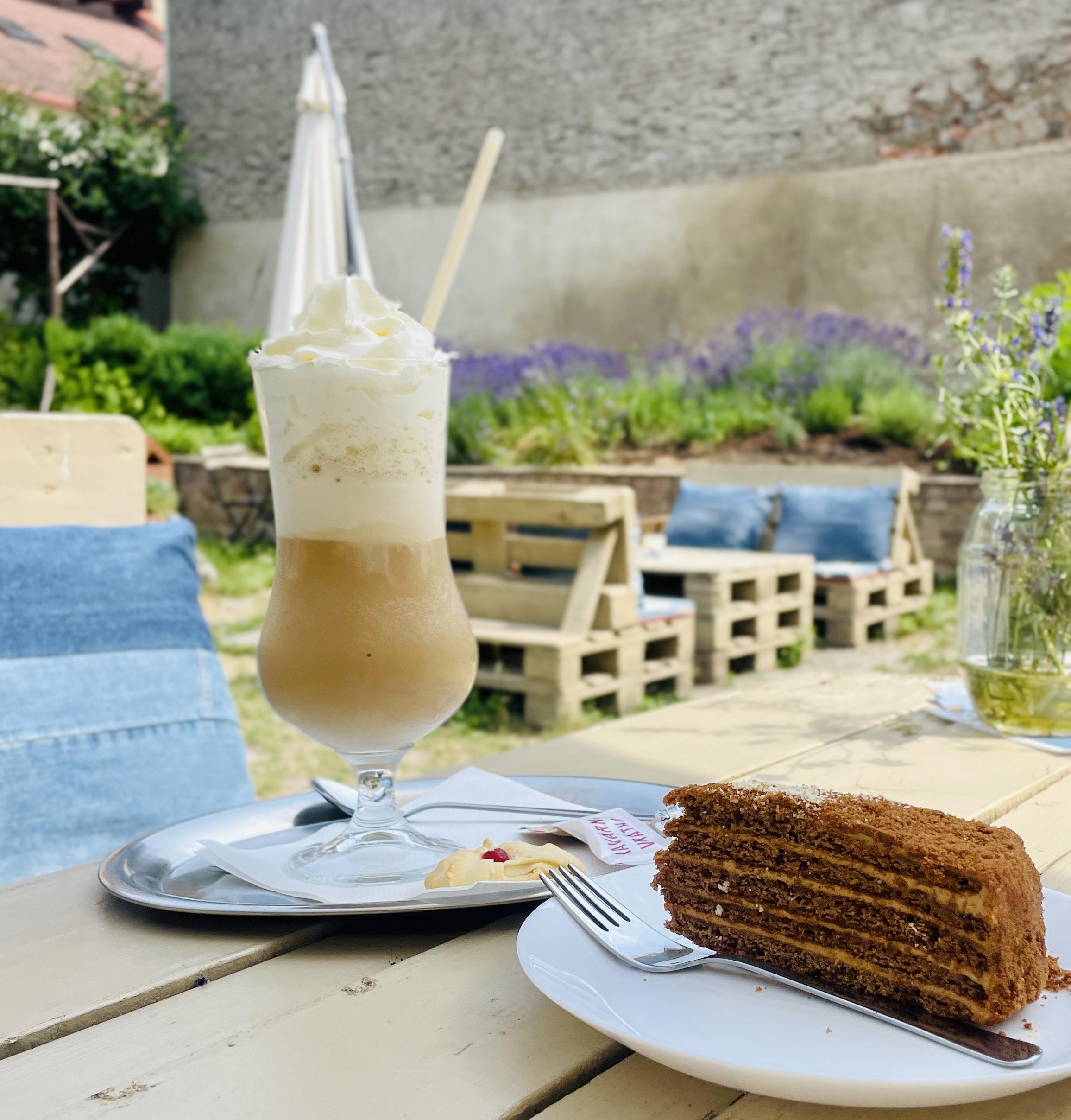 Kavárna v pohybu foto 2