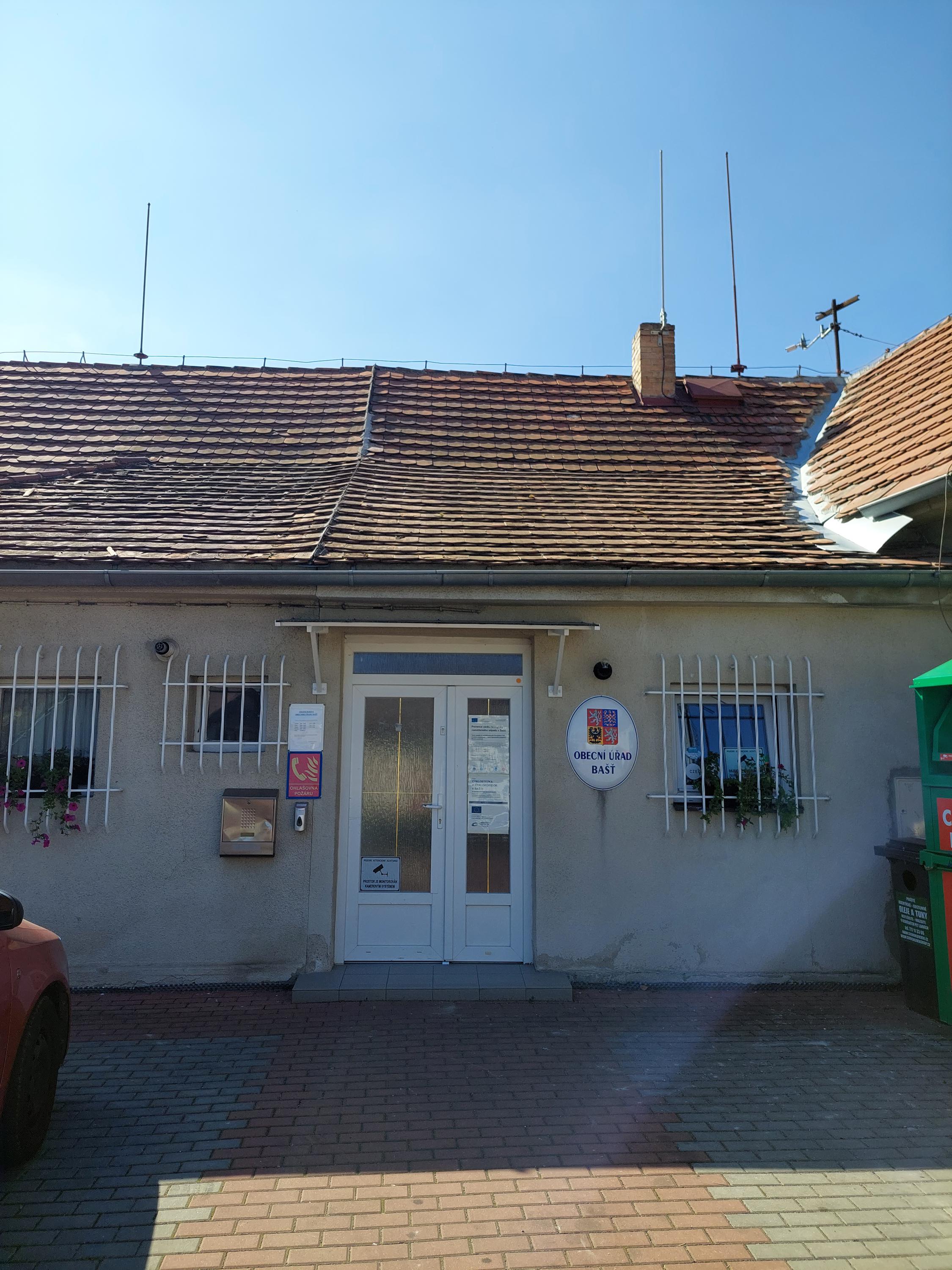 Bašť - obecní úřad foto 2