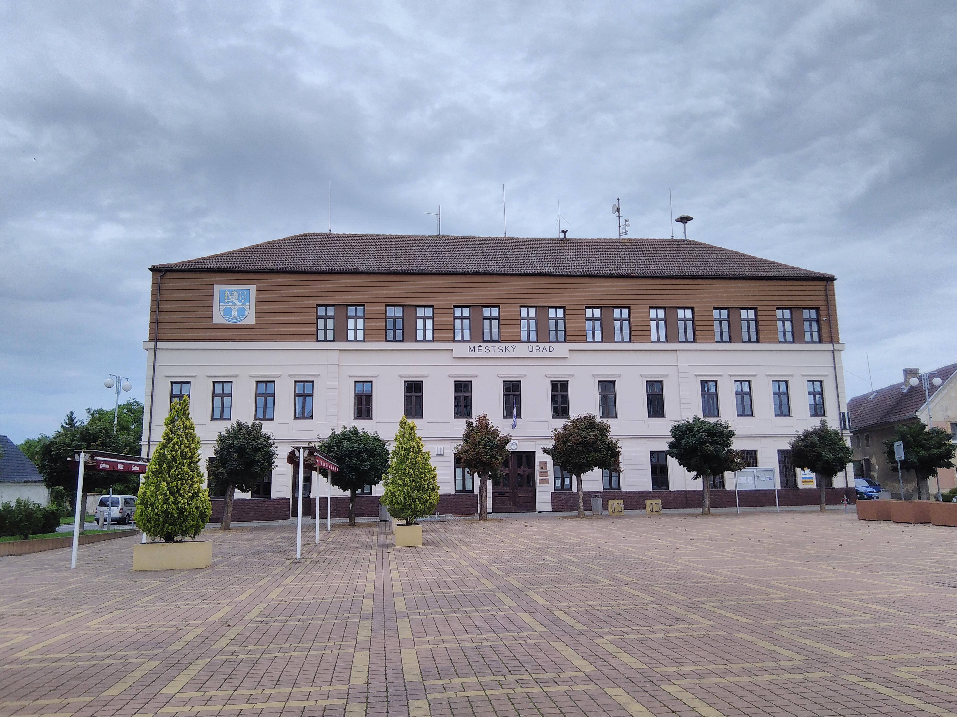 Bohušovice nad Ohří - městský úřad foto 2