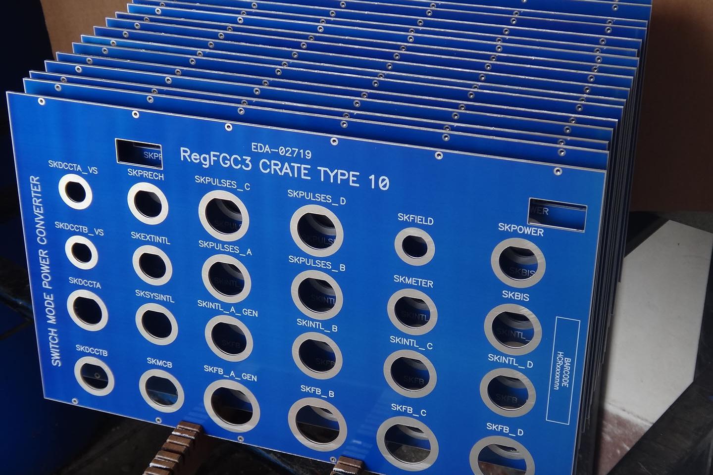 Zhotovujeme frézované čelní panely přístroje