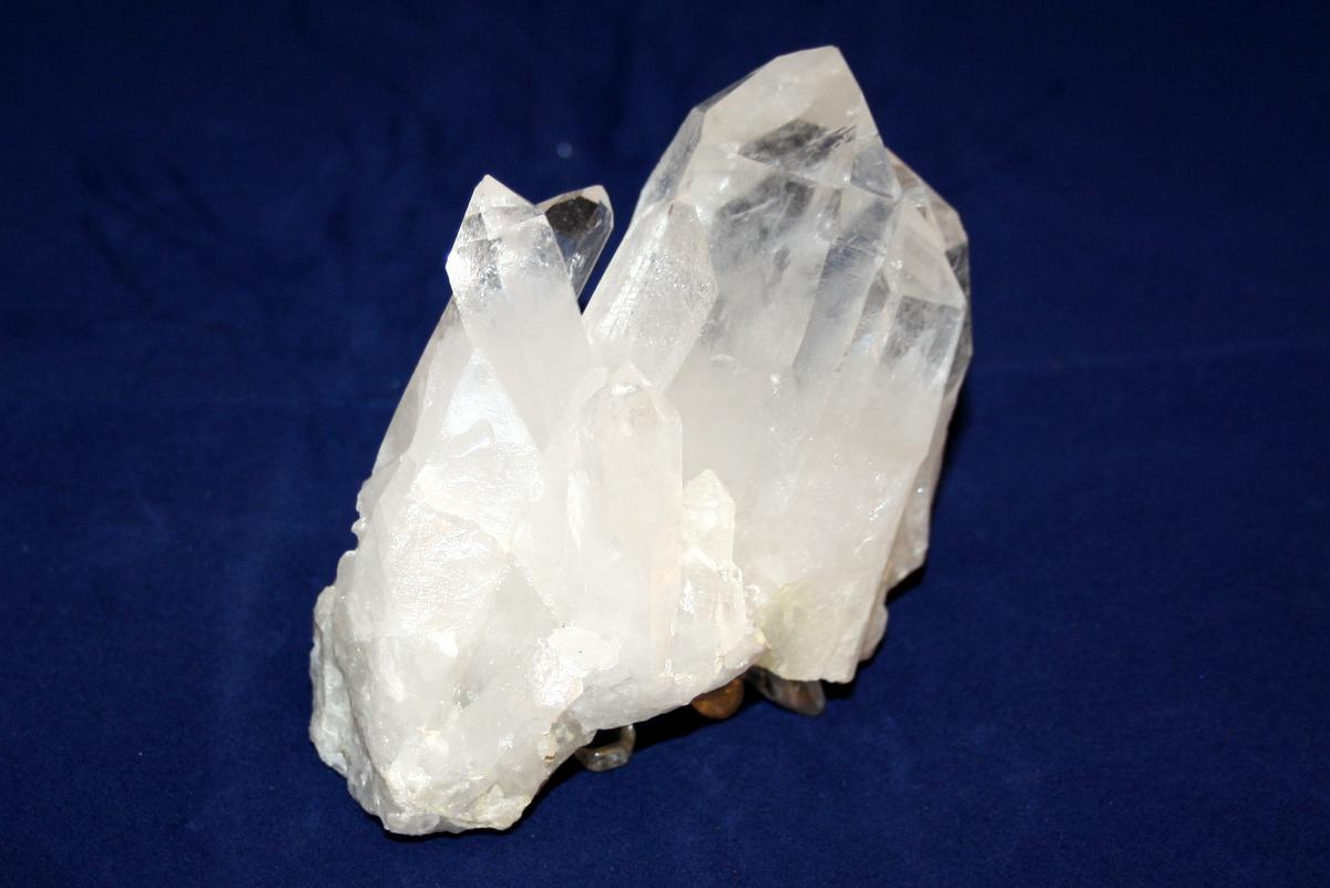 Křišťálové drůzy pro posílení a očistu domova