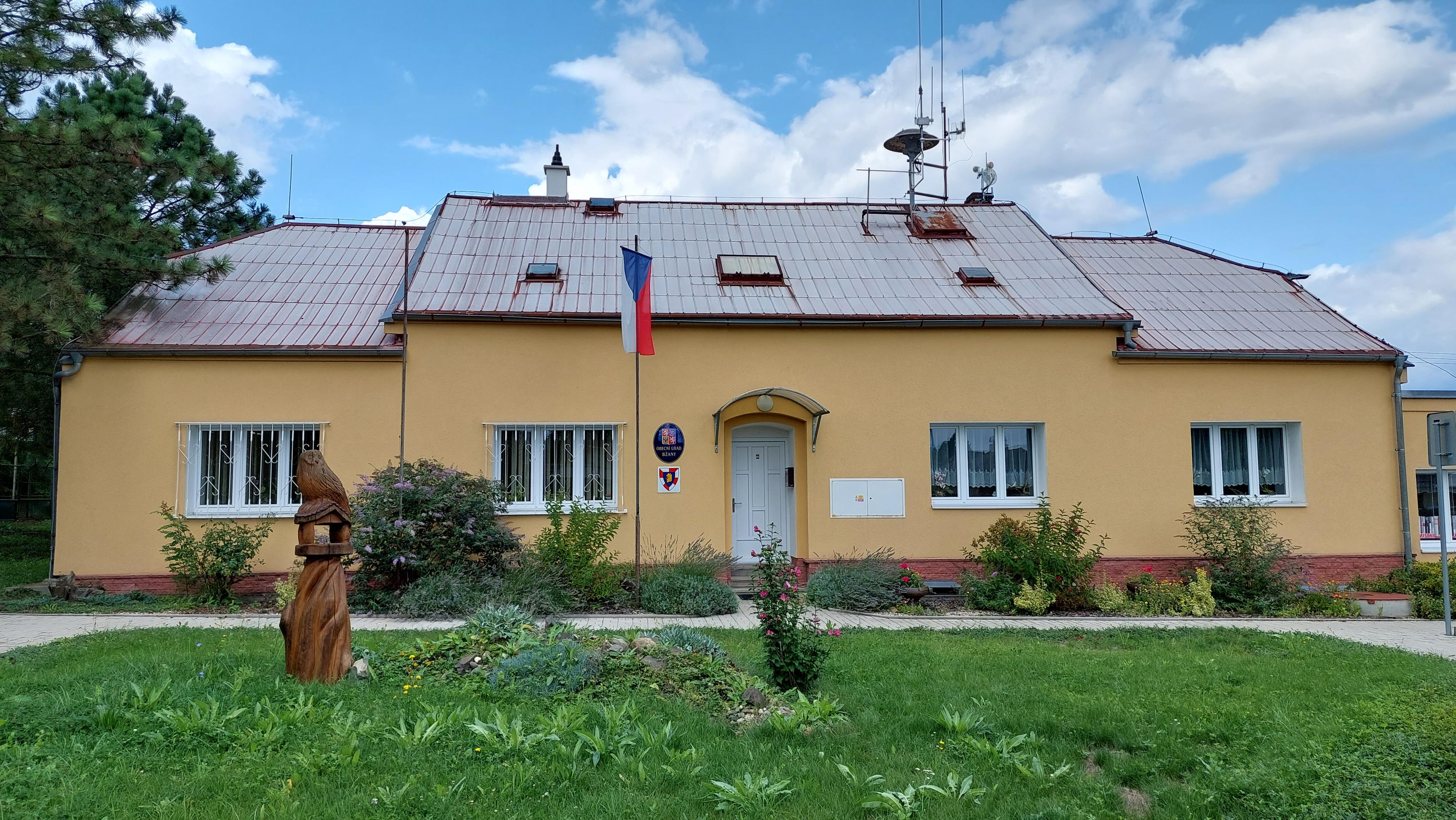 Bžany - obecní úřad foto 3