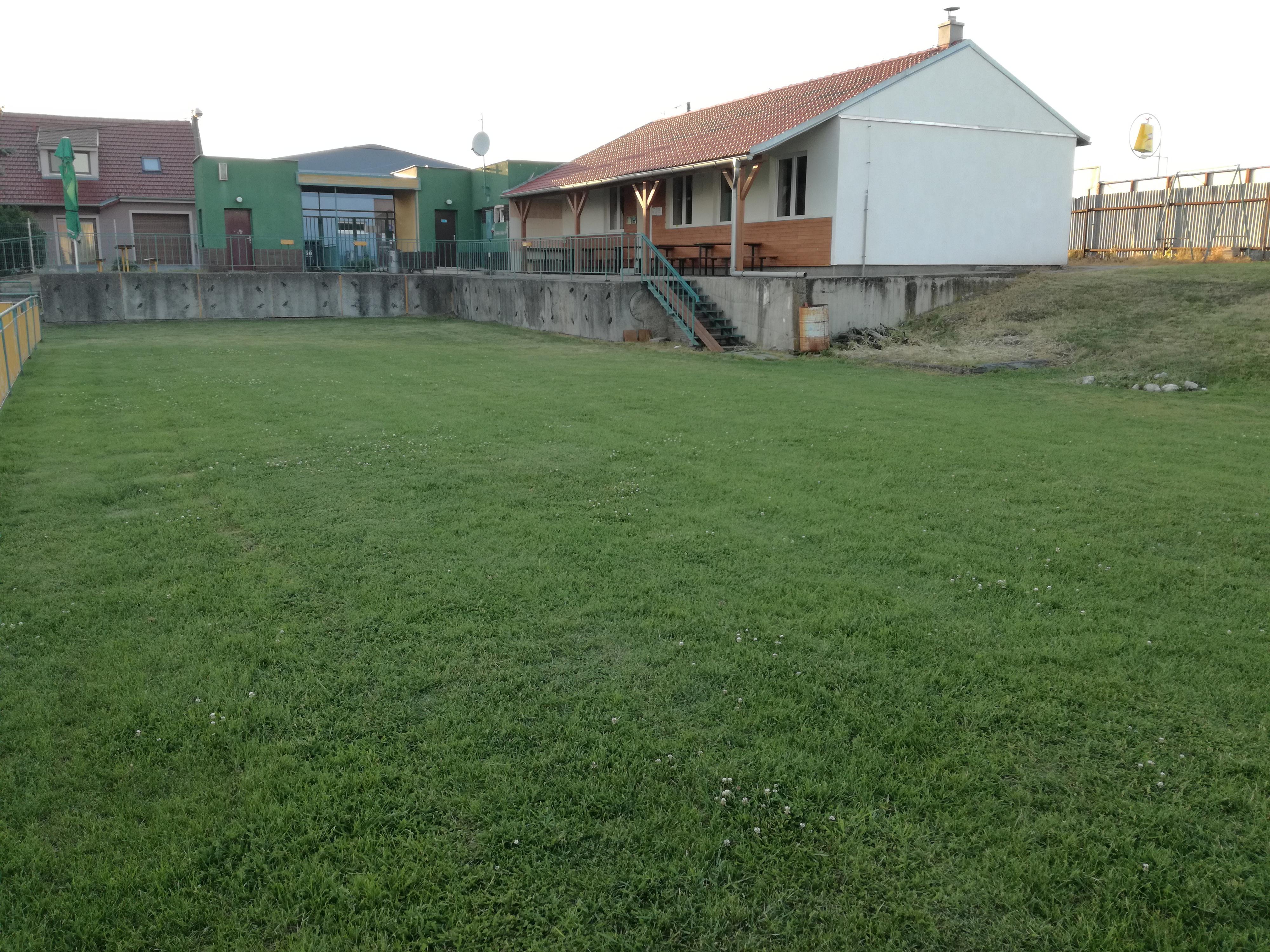 Občerstvení u hřiště ,,Klubovna FC Pálava" foto 6