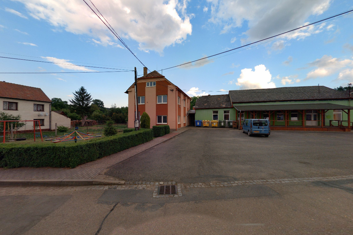 Malínky - obecní úřad foto 2