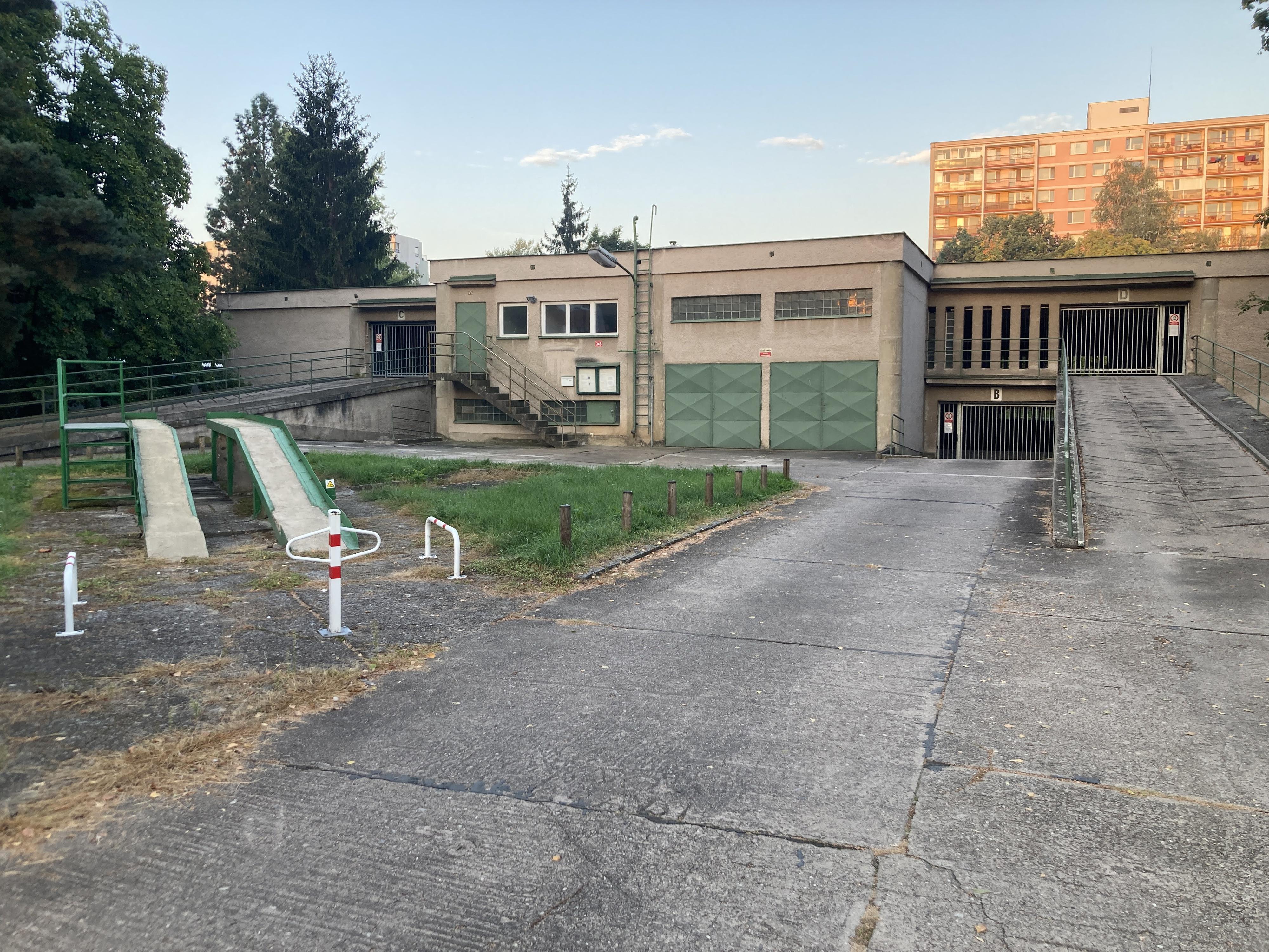 Společenství vlastníků garáží Ležáků čp. 348, Pardubice