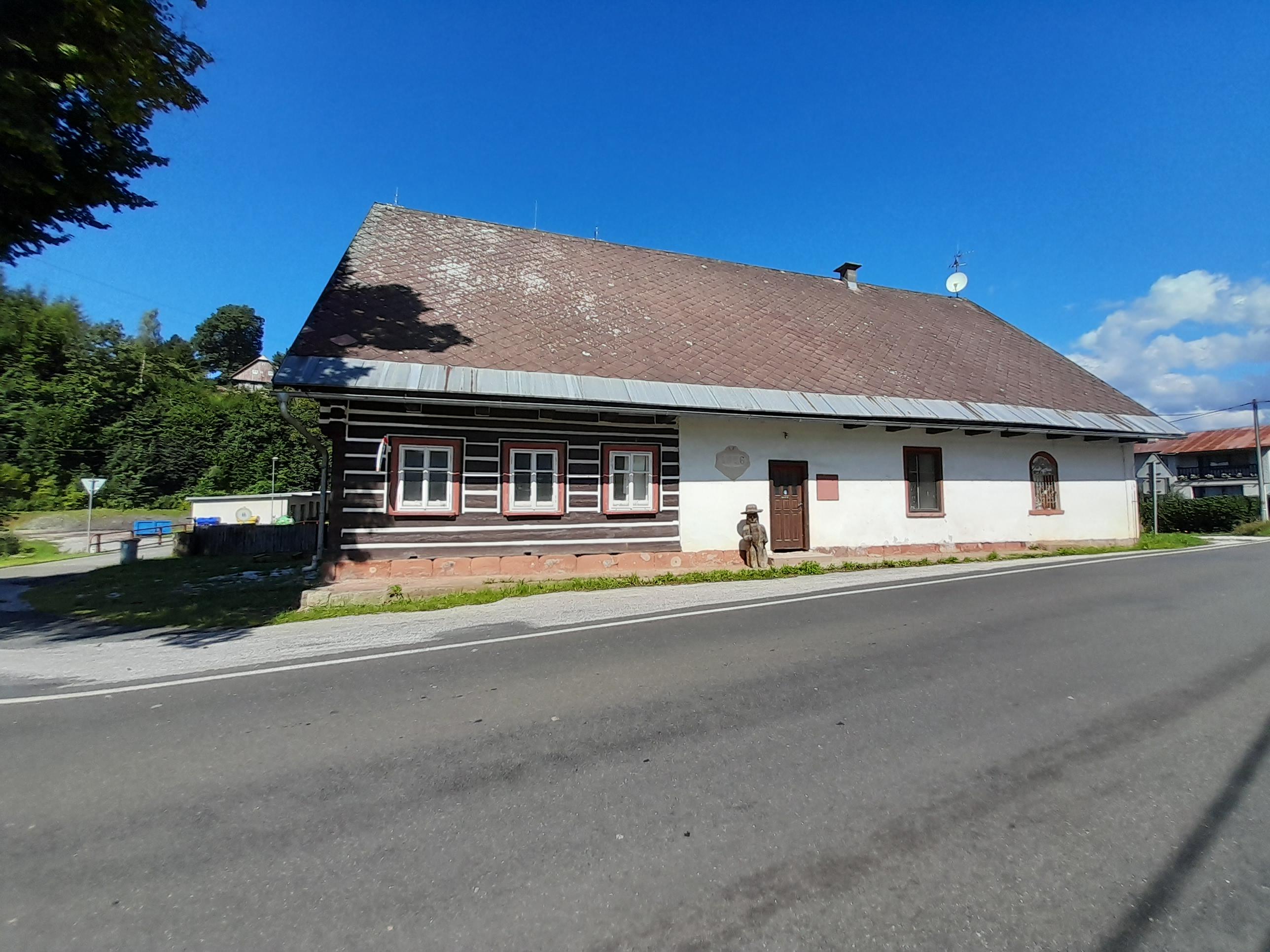 Poloroubenka Dřevěnka foto 3