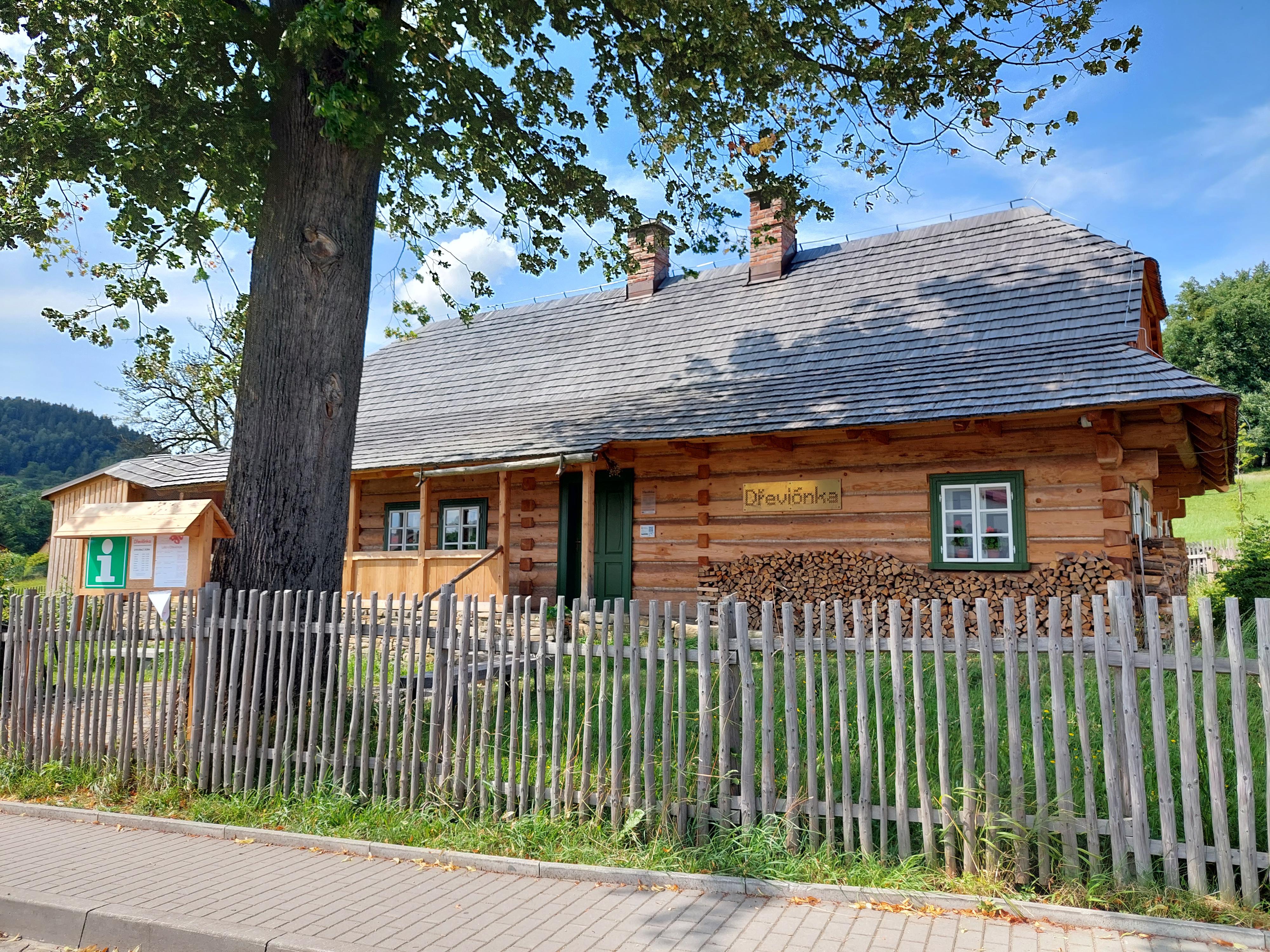 Turistické informační centrum a muzeum Dřeviónka foto 6