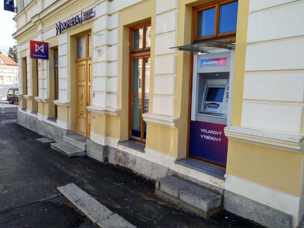 Bankomat MONETA Bank vkladový foto 2