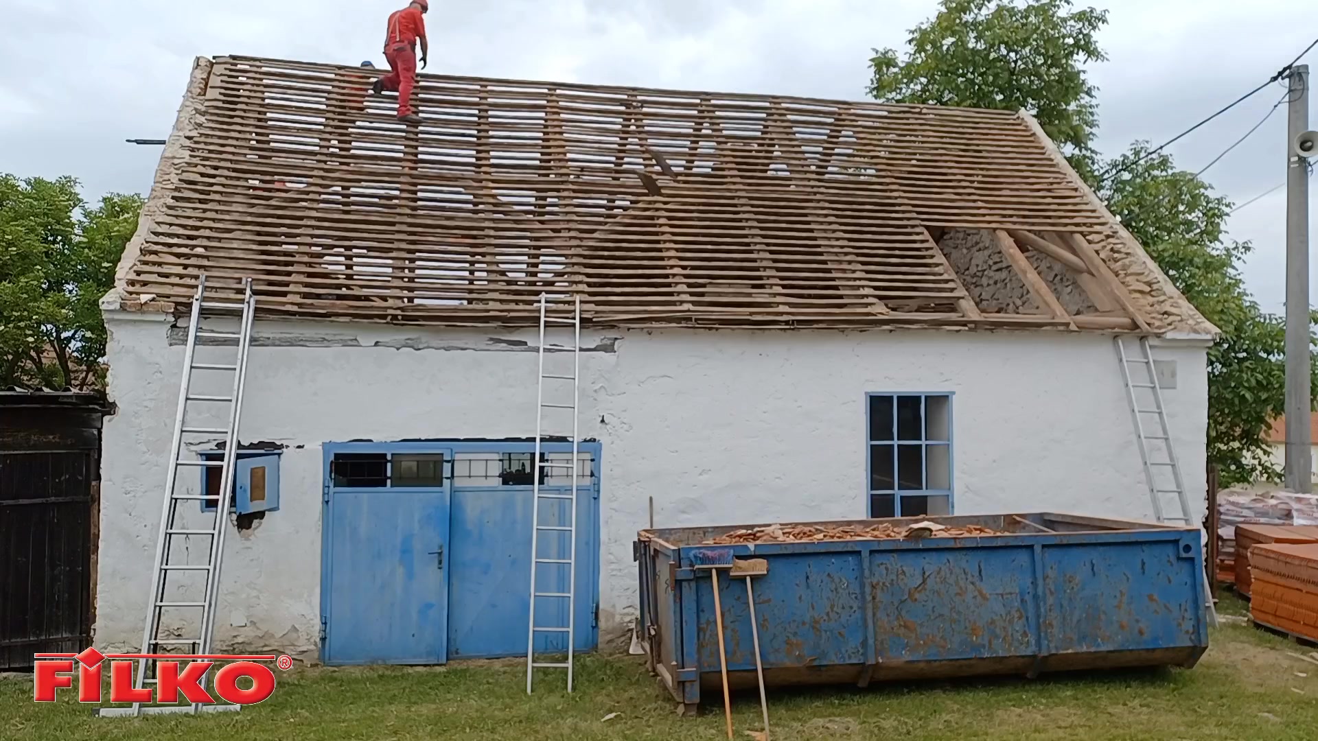 FILKO - betonová střešní krytina foto 2 (náhled videa)