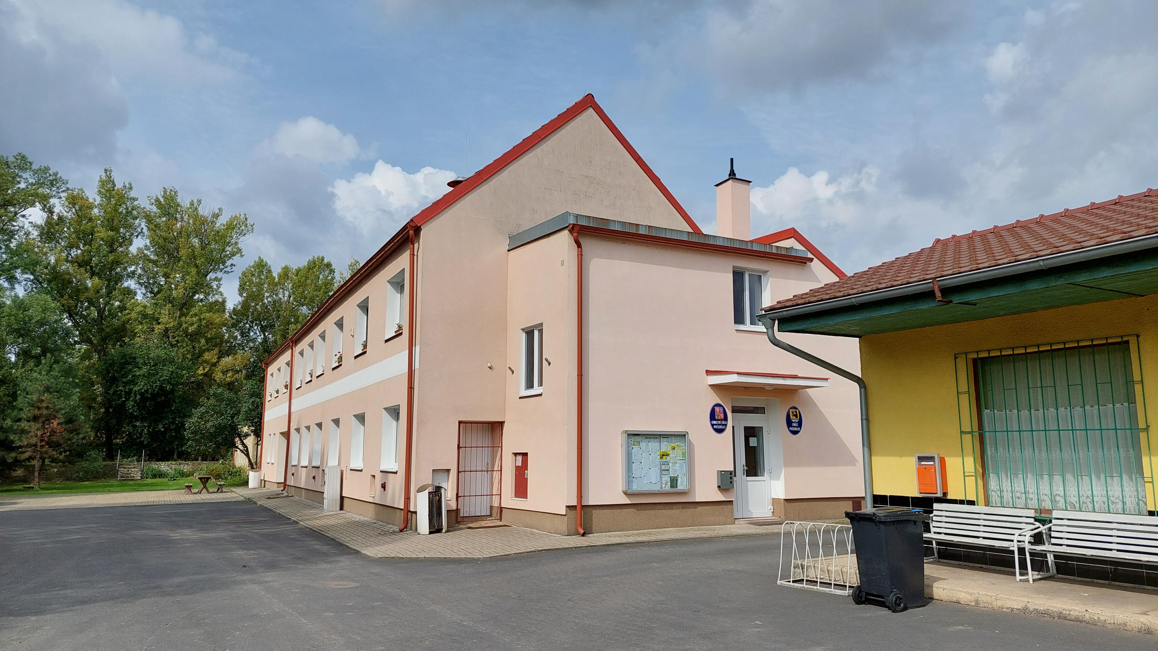 Počedělice - obecní úřad foto 2