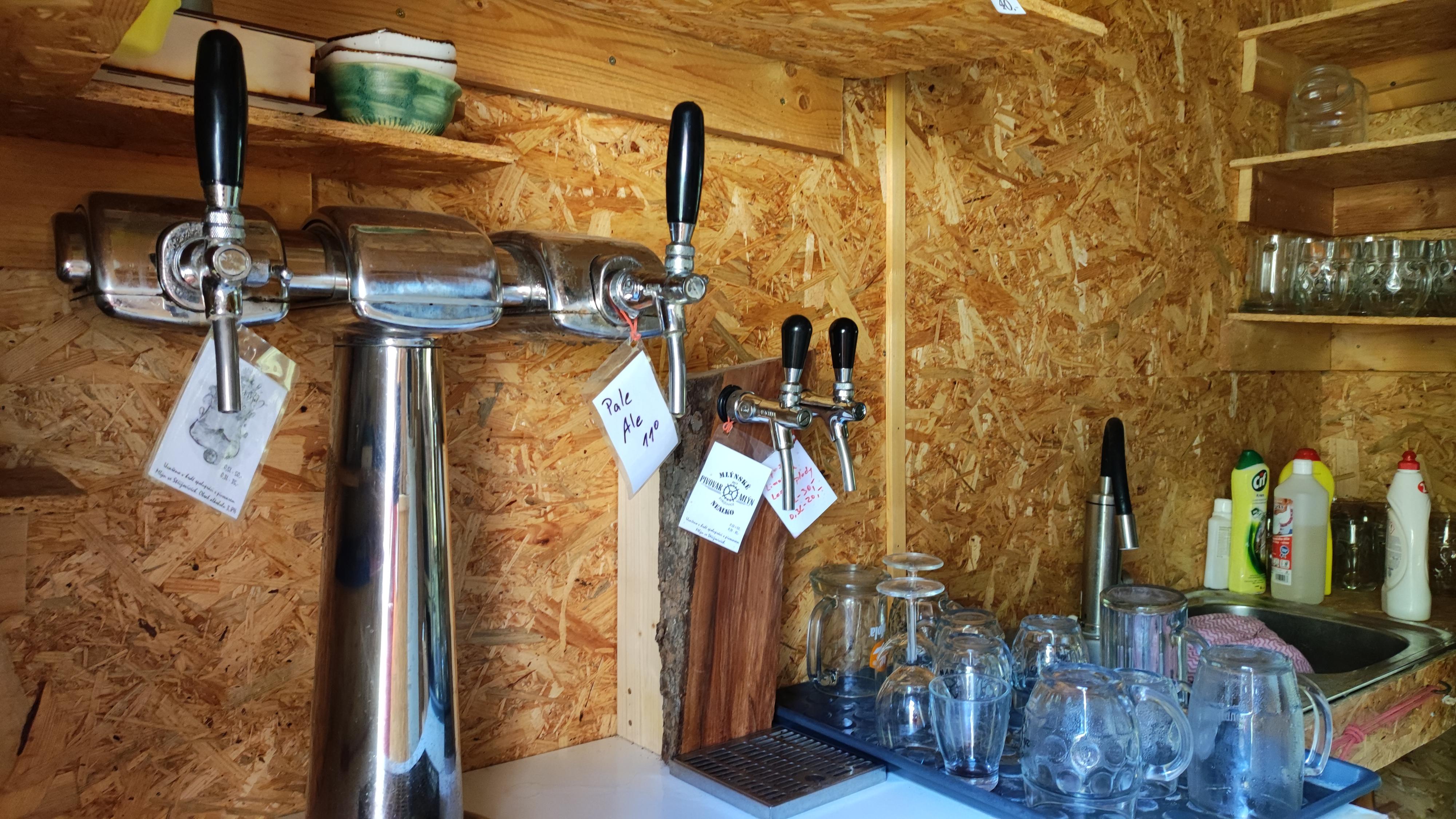 Vinotéka a pivotéka ve skále foto 6