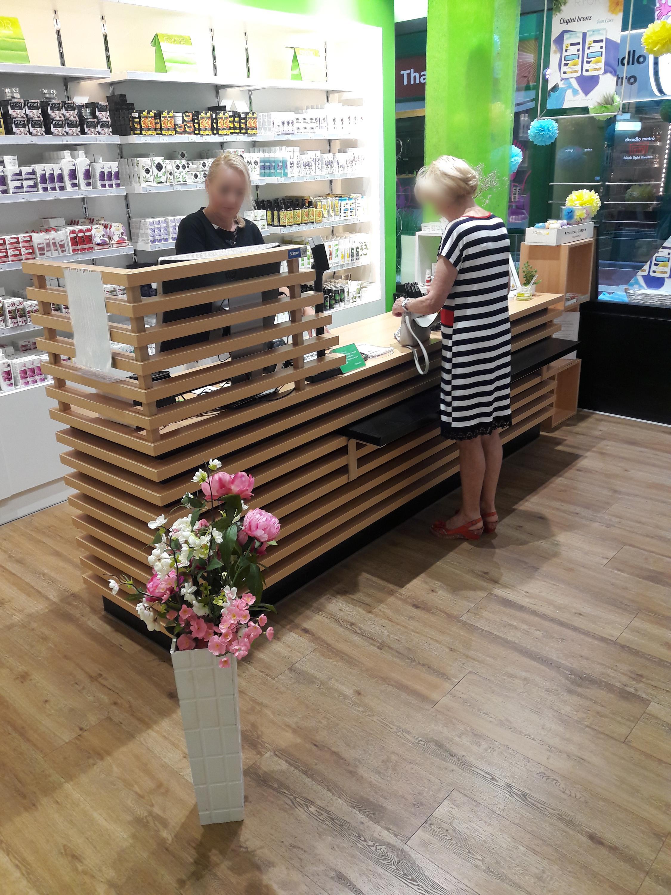 Značková prodejna Ryor kosmetika foto 2