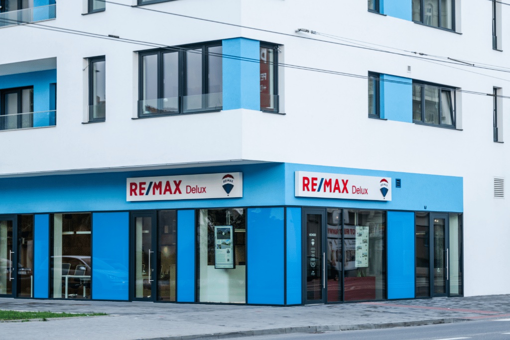 Lada Peková certifikovaná realitní makléřka v RE/MAX Delux foto 5
