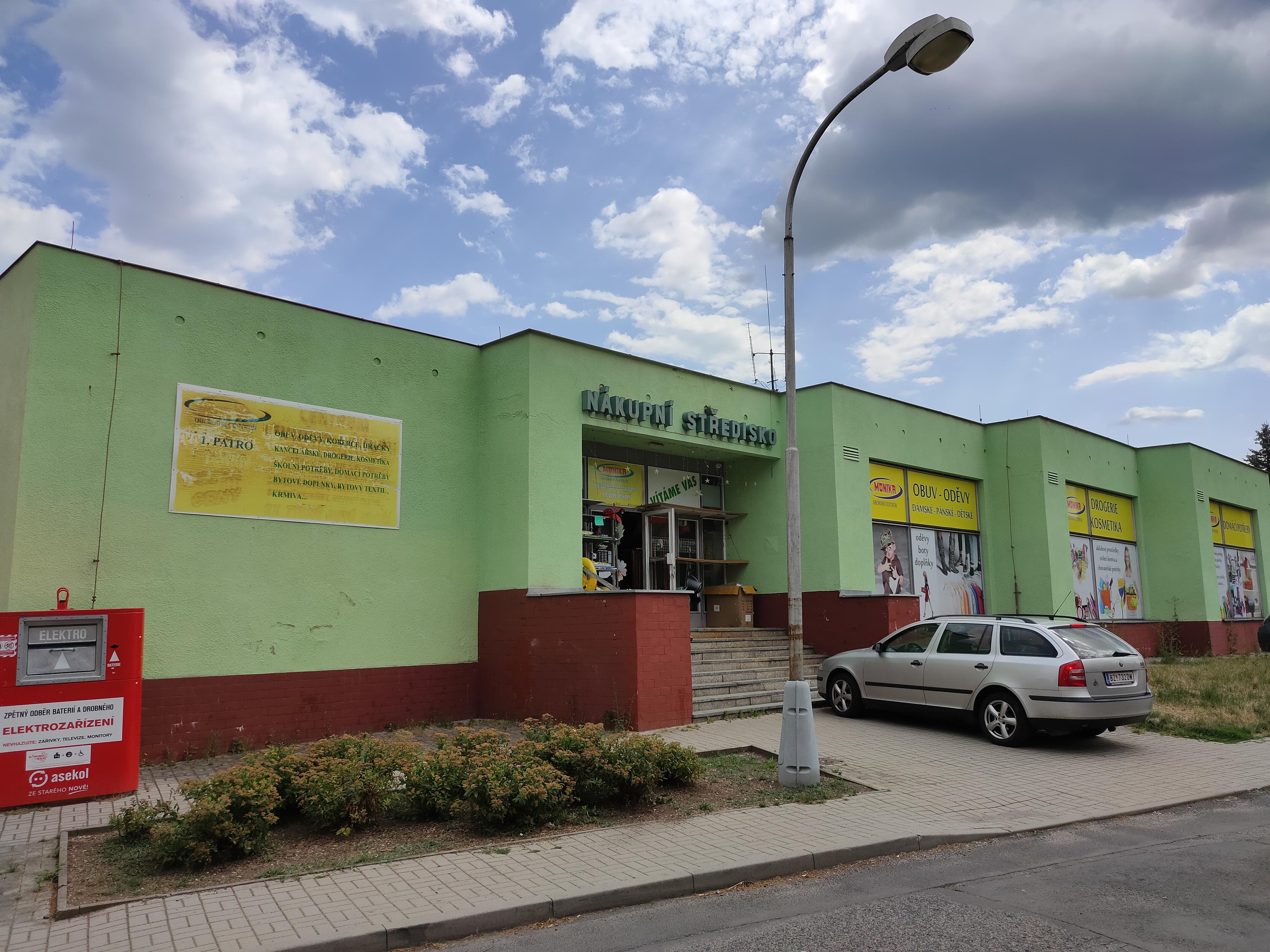 Obchodní centrum Monika